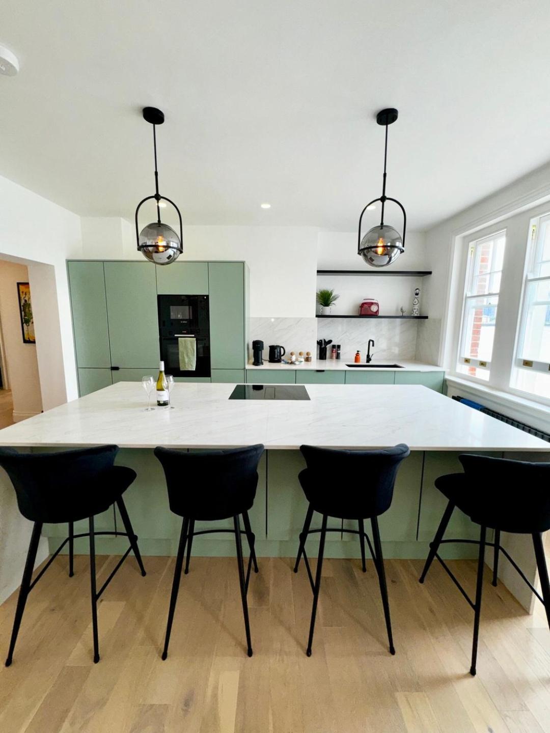 Newly Refurbished W/ River Views Apartamento *