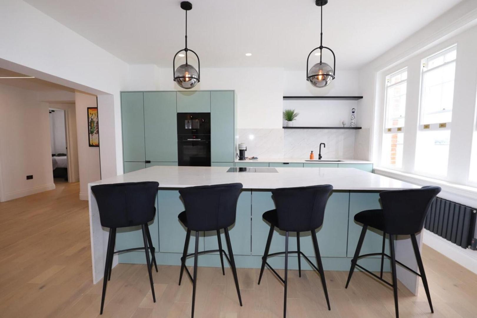 Newly Refurbished W/ River Views Londres