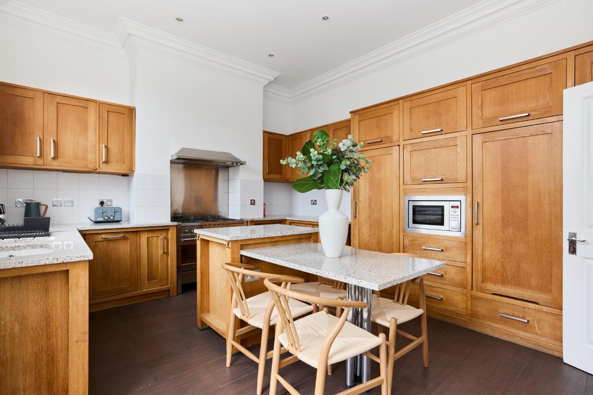 The Hampstead Getaway - Charming 5bdr With Conservatory Apartment London