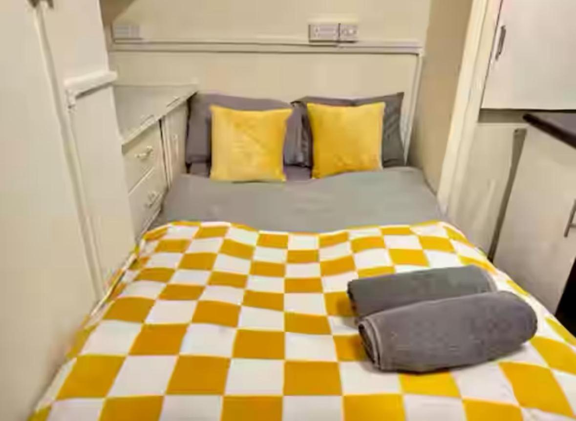 Regents Park Private With Kitchen Homestay