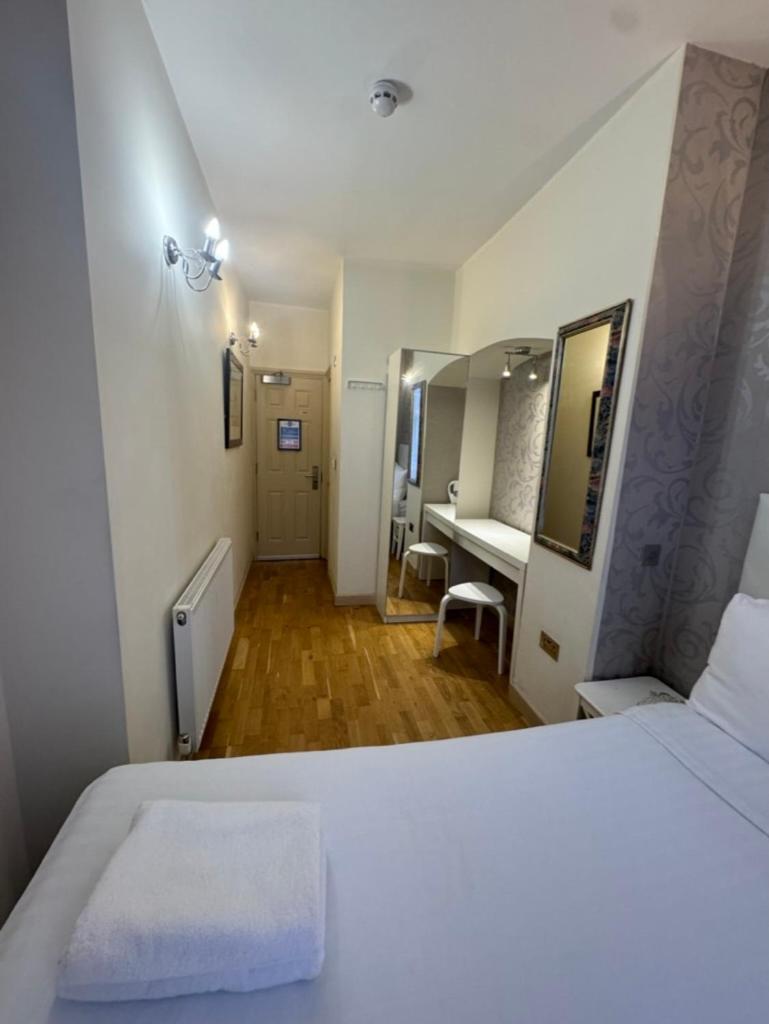 The Paramount Hotel 3*