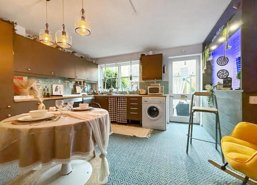Ferienhaus 2bed Garden House W/hot Tub, Sauna & Cinema *