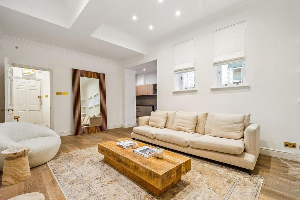 Luxury 2-bed Steps From Oxford Street Apartment London