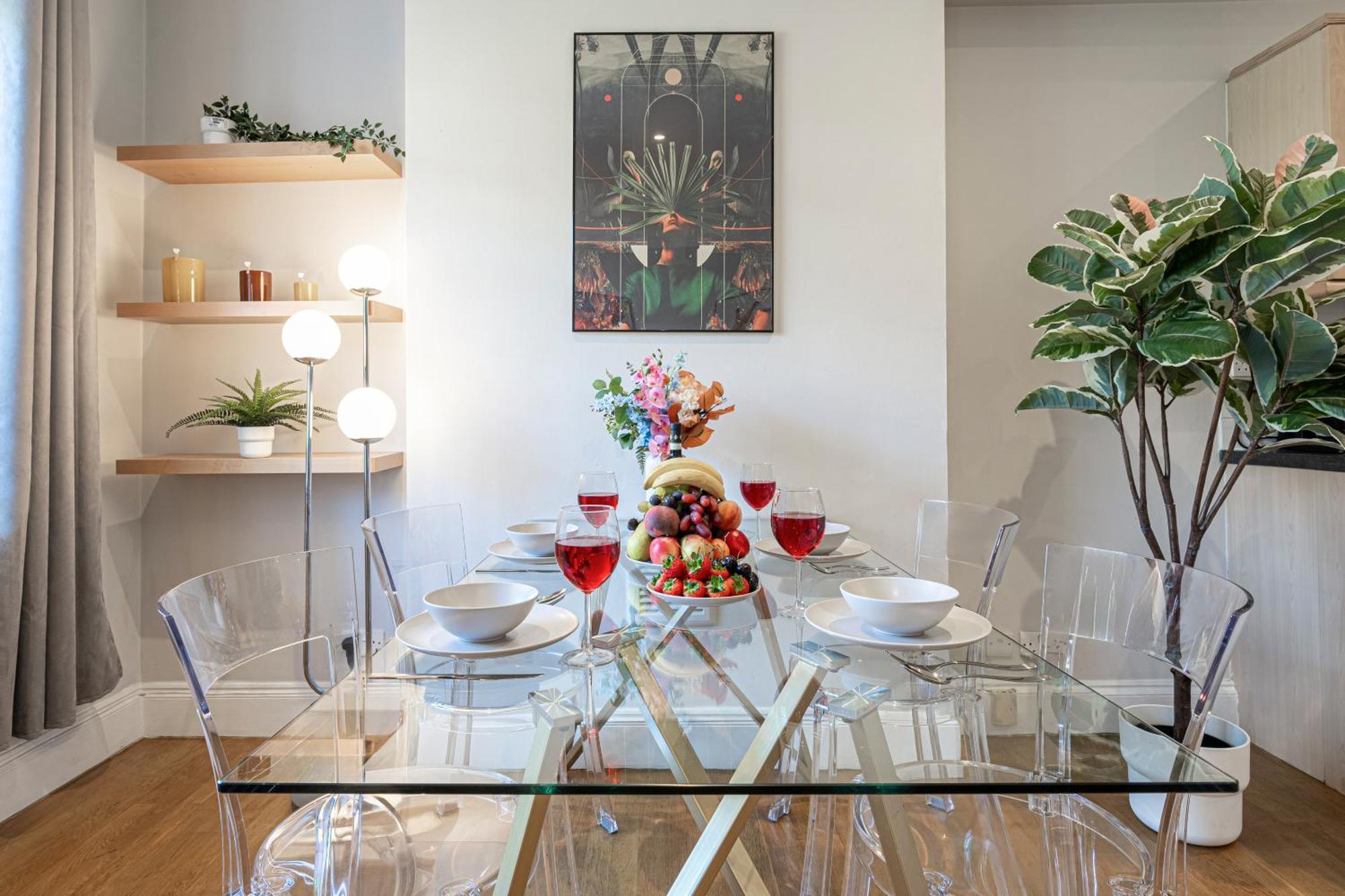 Kensington Apartment *