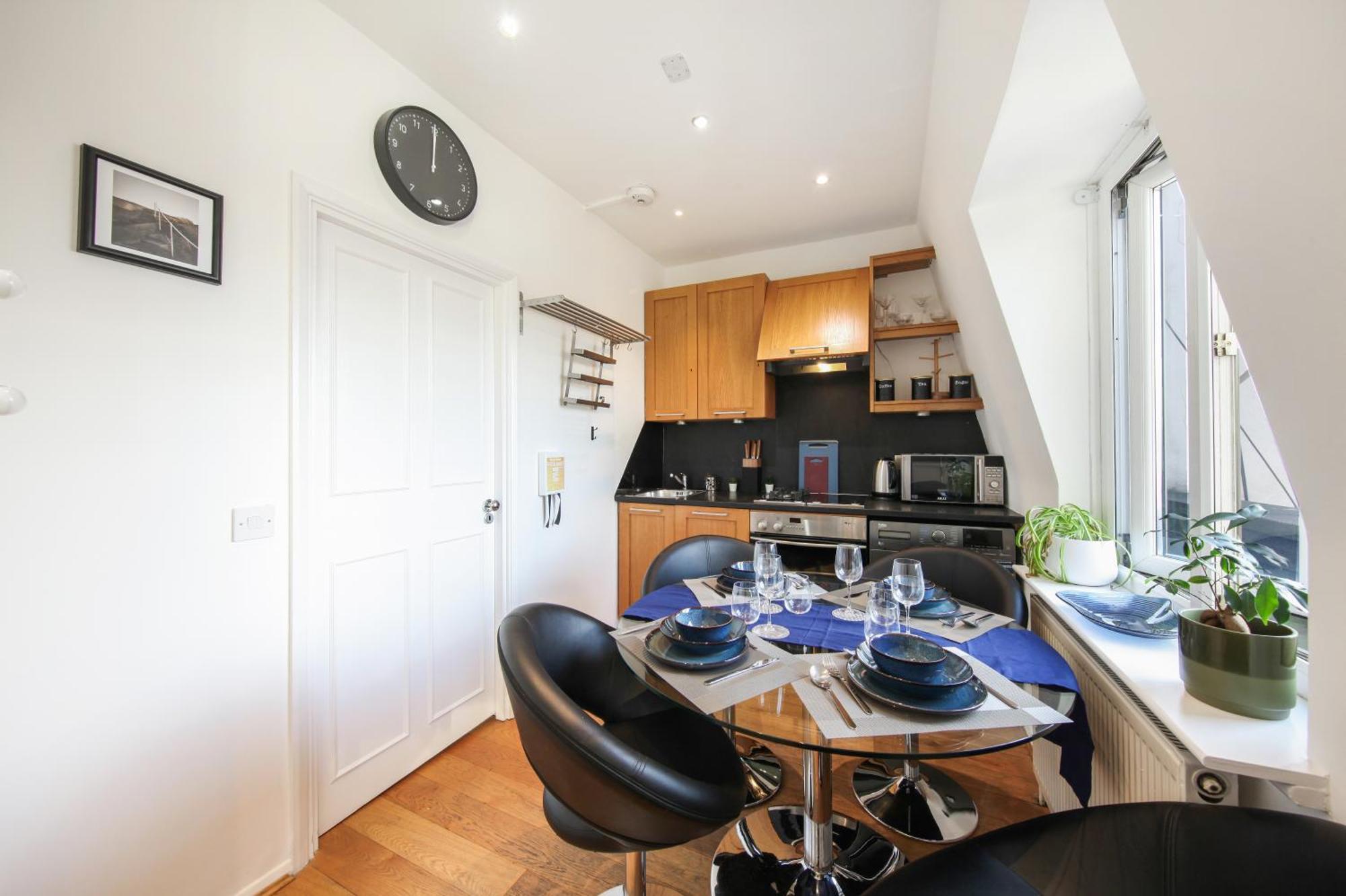 Chic 2br Loft-style In Queensway Apartment London