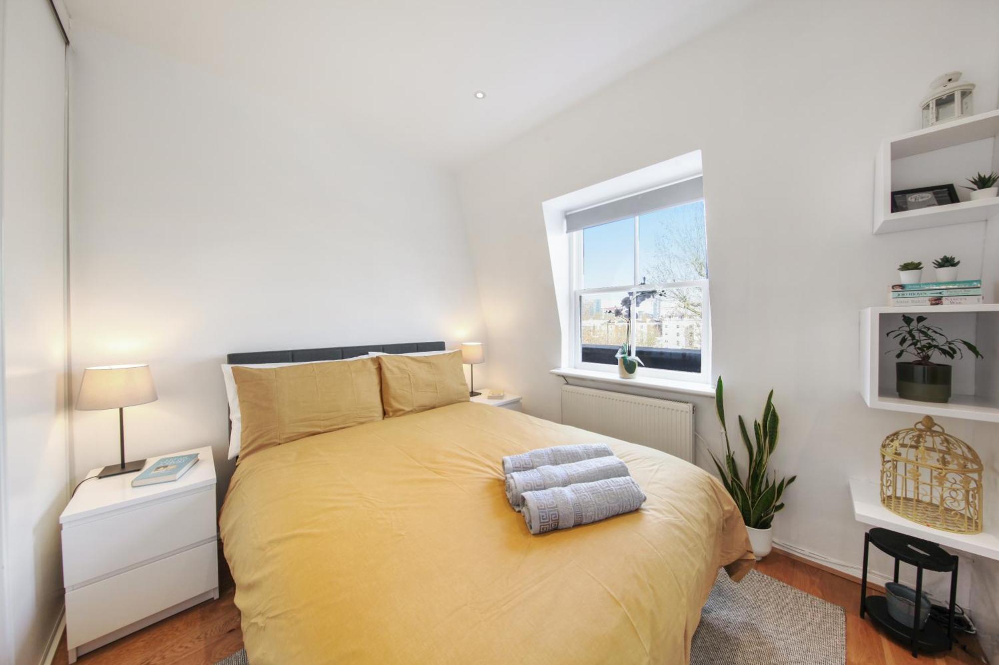 Chic 2br Loft-style In Queensway Apartment London