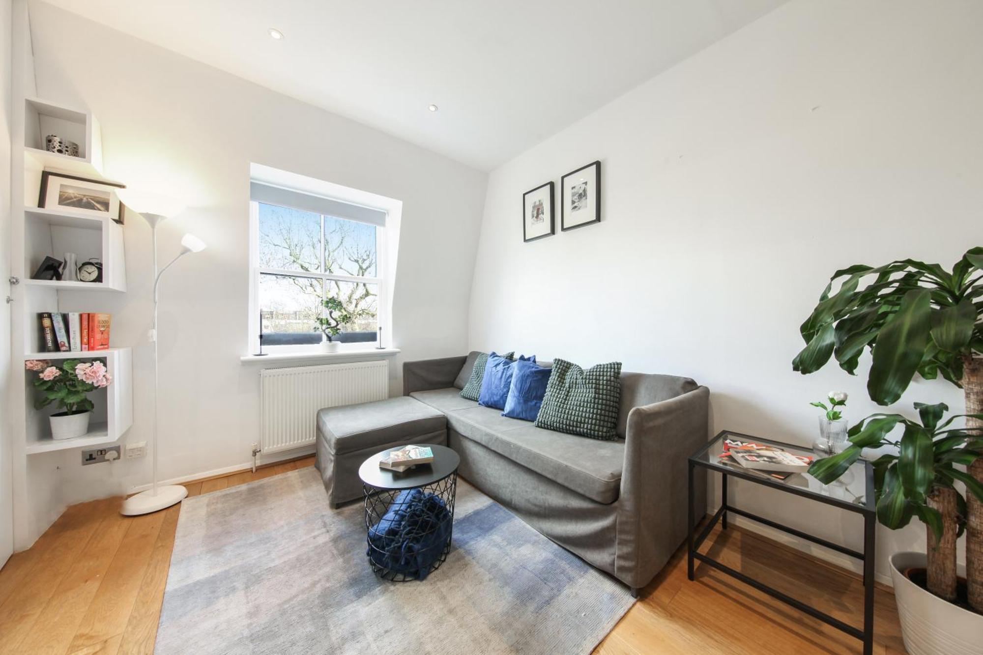 Chic 2br Loft-style In Queensway Apartment London