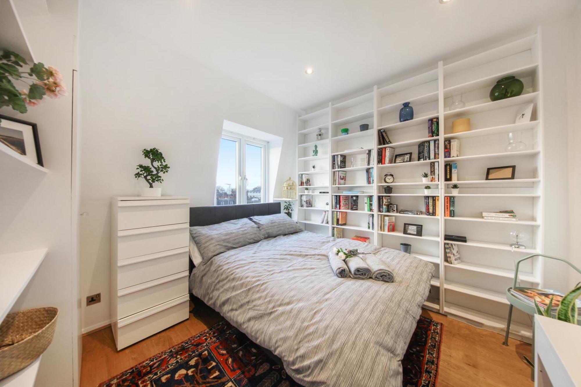 Chic 2br Loft-style In Queensway * London