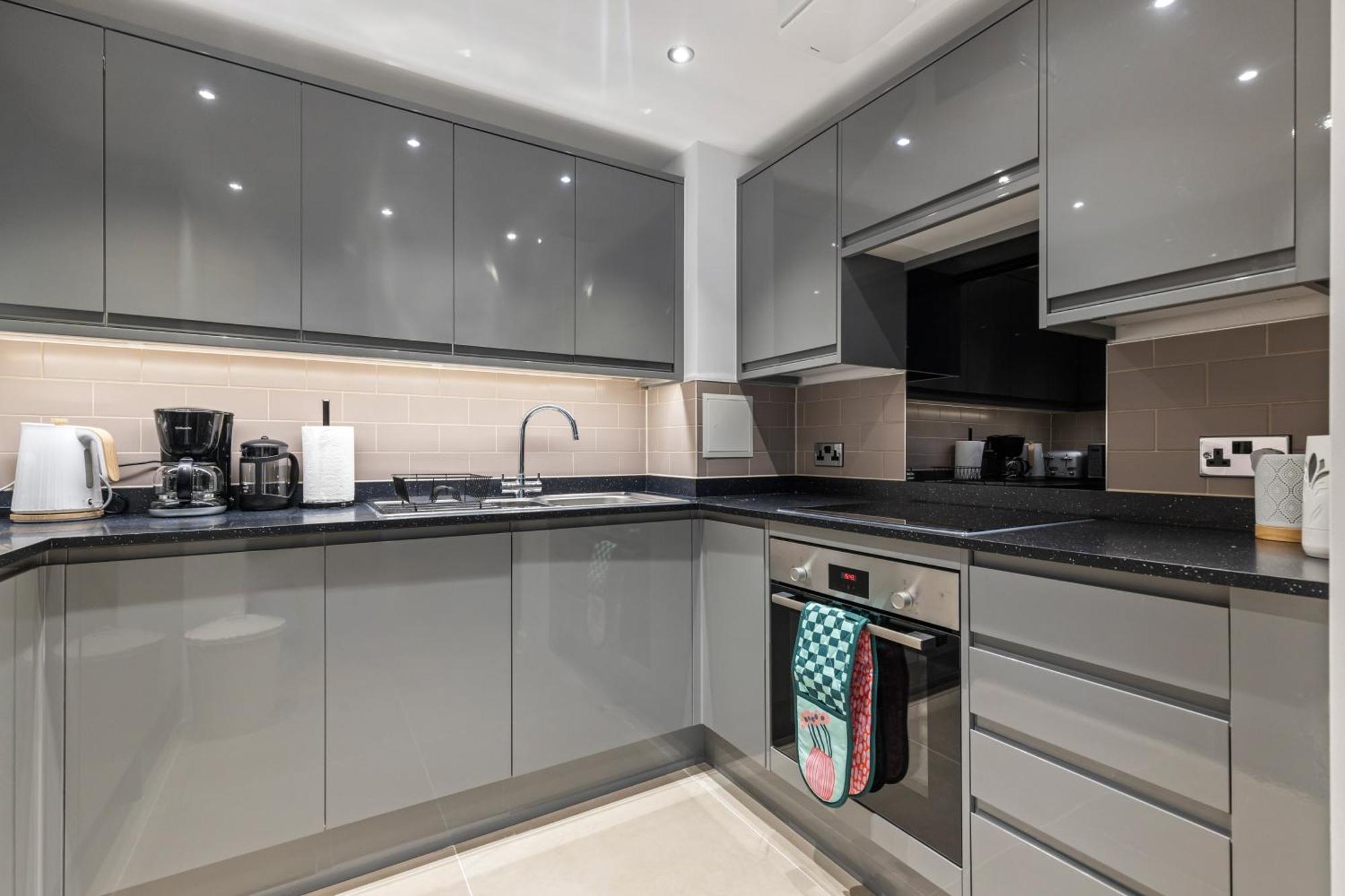 Luxury 2bed 2bath In Westminster 7ppl Apartment *