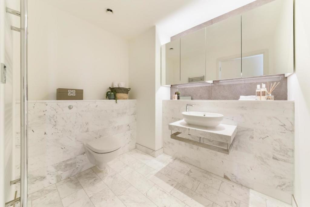 Astonishing With View Apartment London