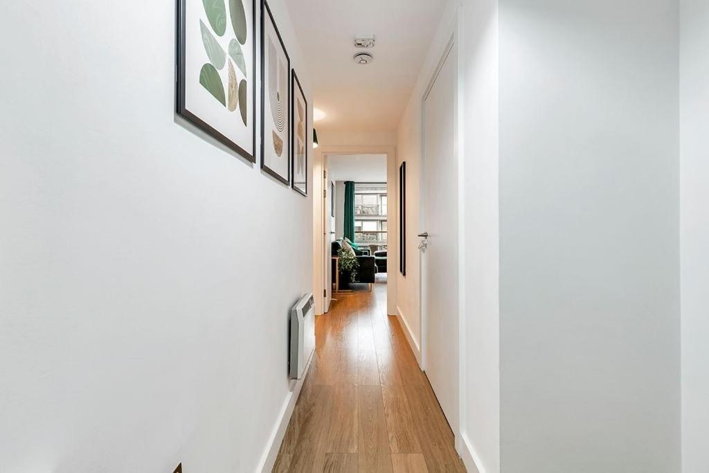 Apartment Stylish With Free Parking And Canal Views London