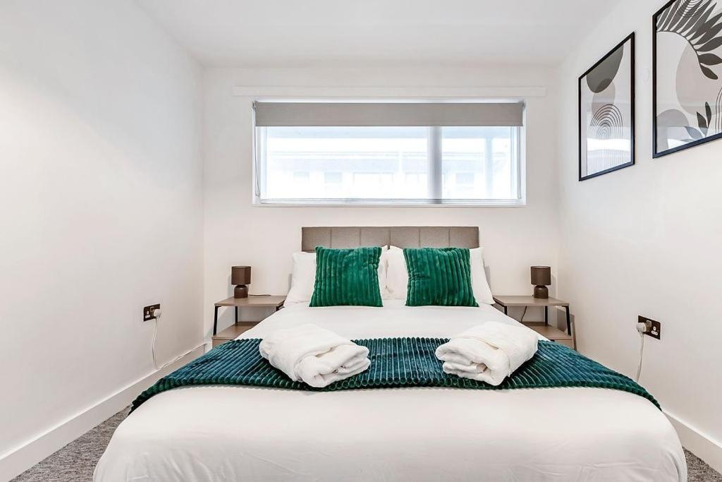 Stylish With Free Parking And Canal Views Apartment