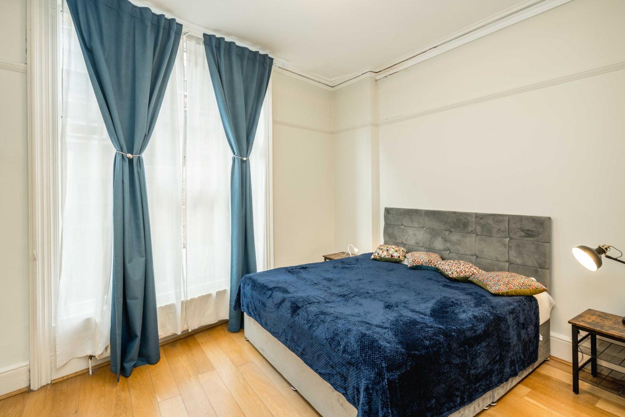 Apartment Four Beds By The Station *