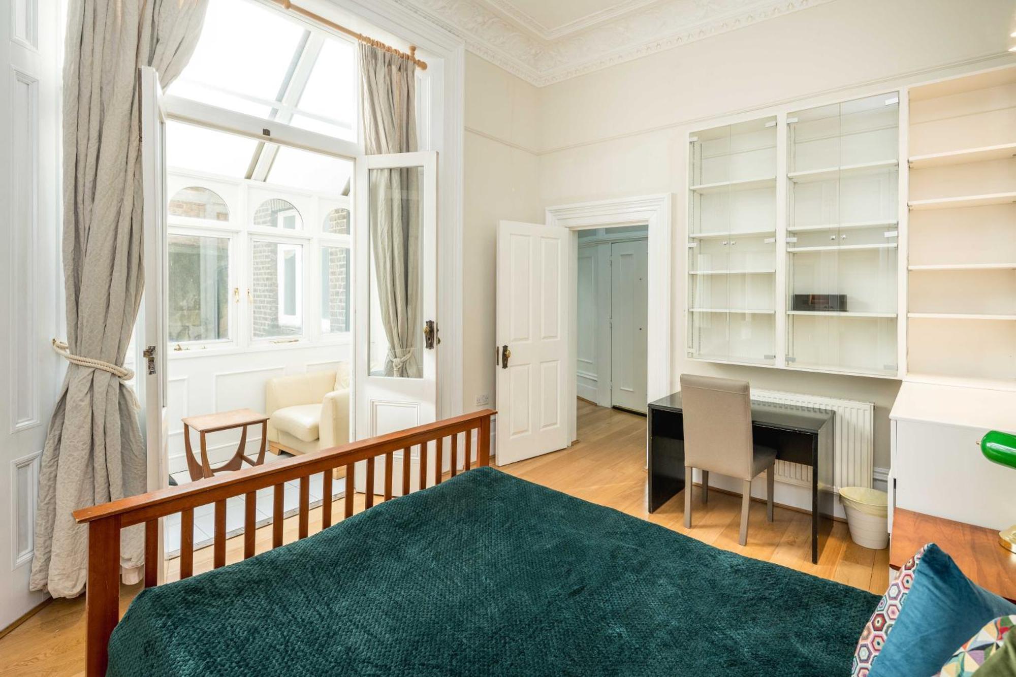 Apartment Four Beds By The Station *