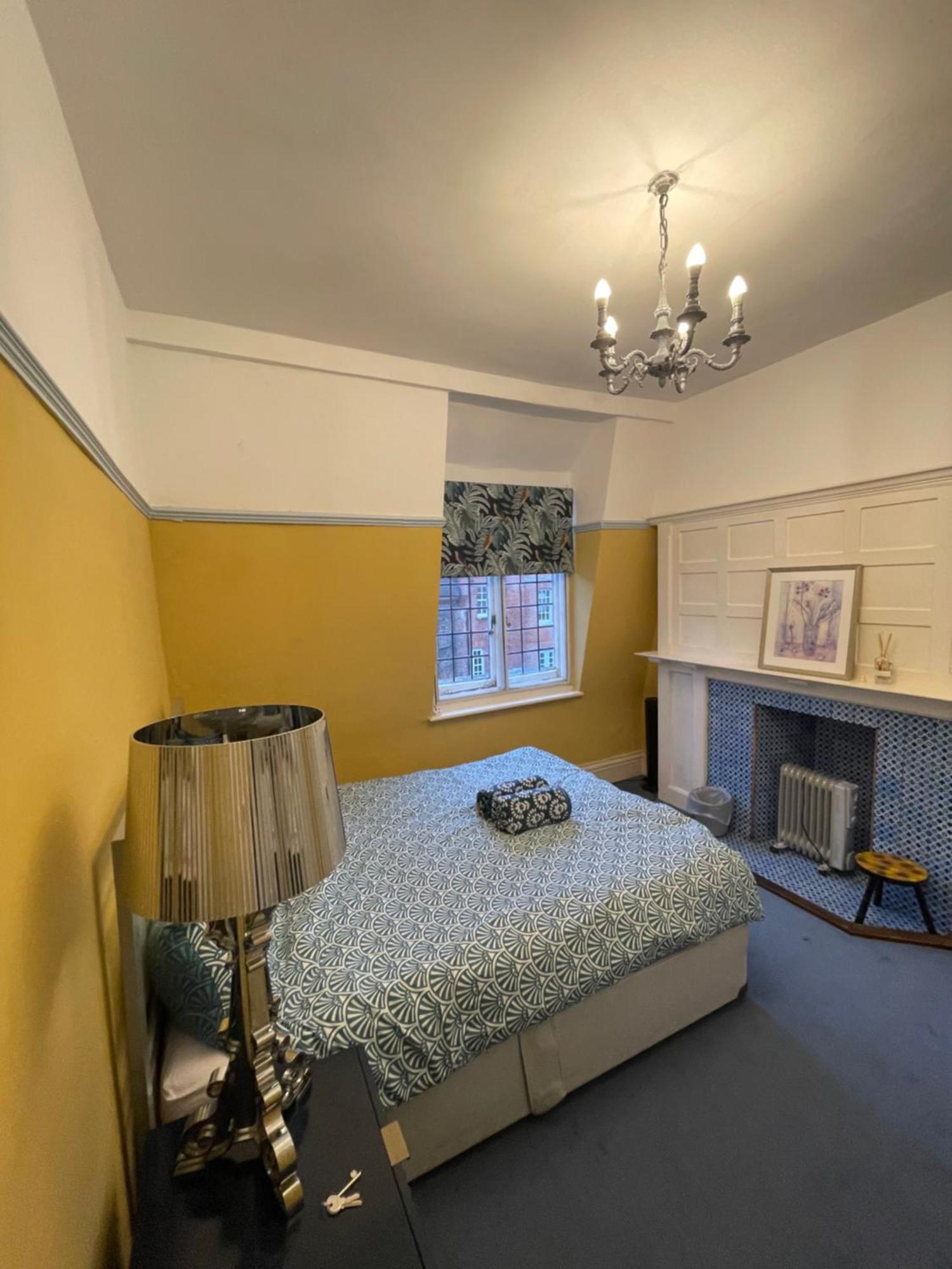 Stylish And Comfortable Double Bedroom In Mayfair