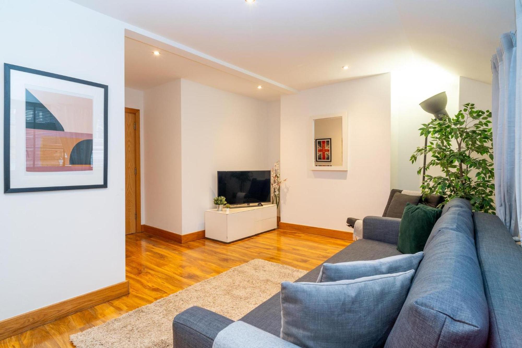 Cuthbert - Heart Of Covent Garden! Apartment London