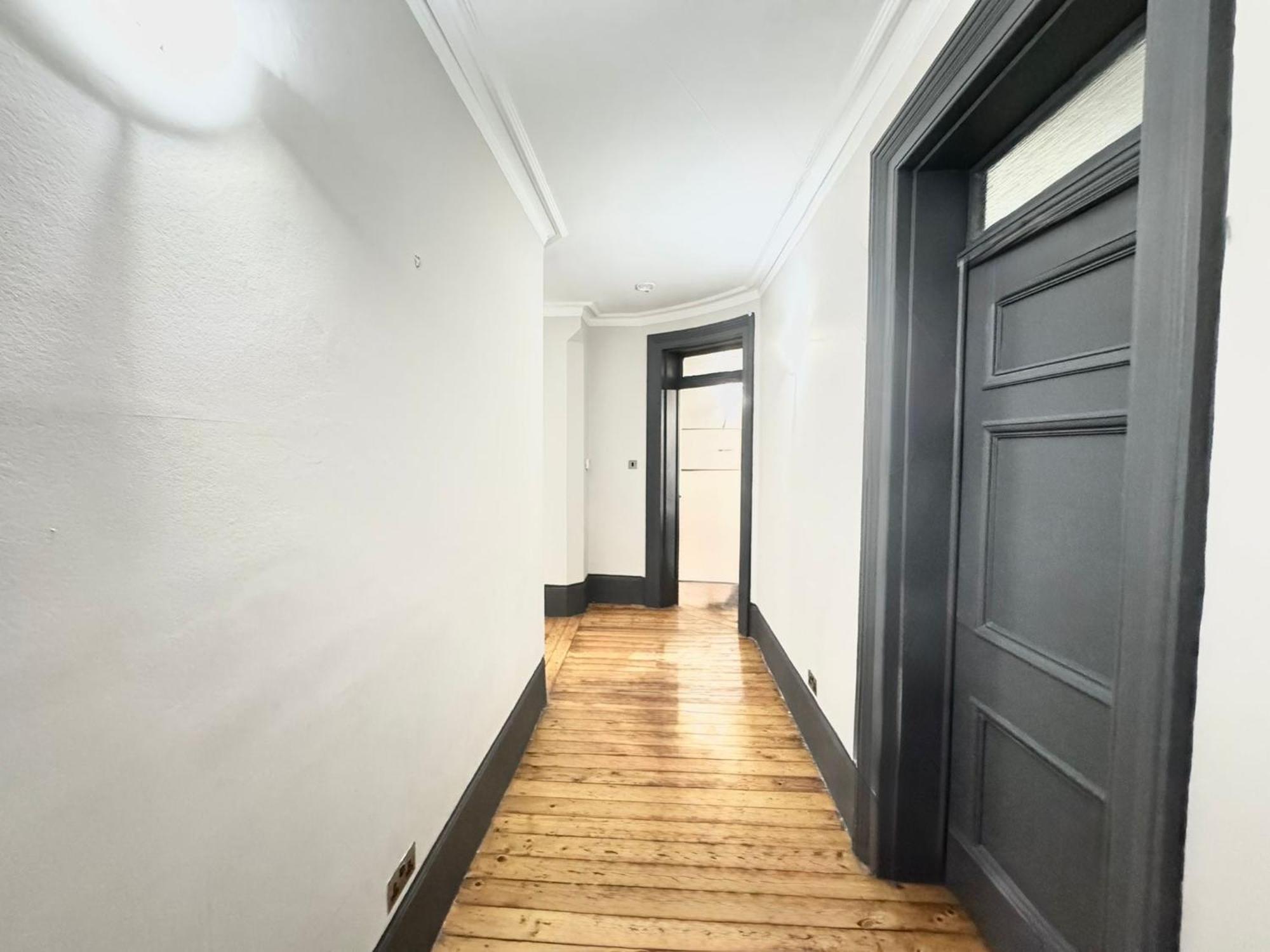 Spacious Hyde Park Family Apartment