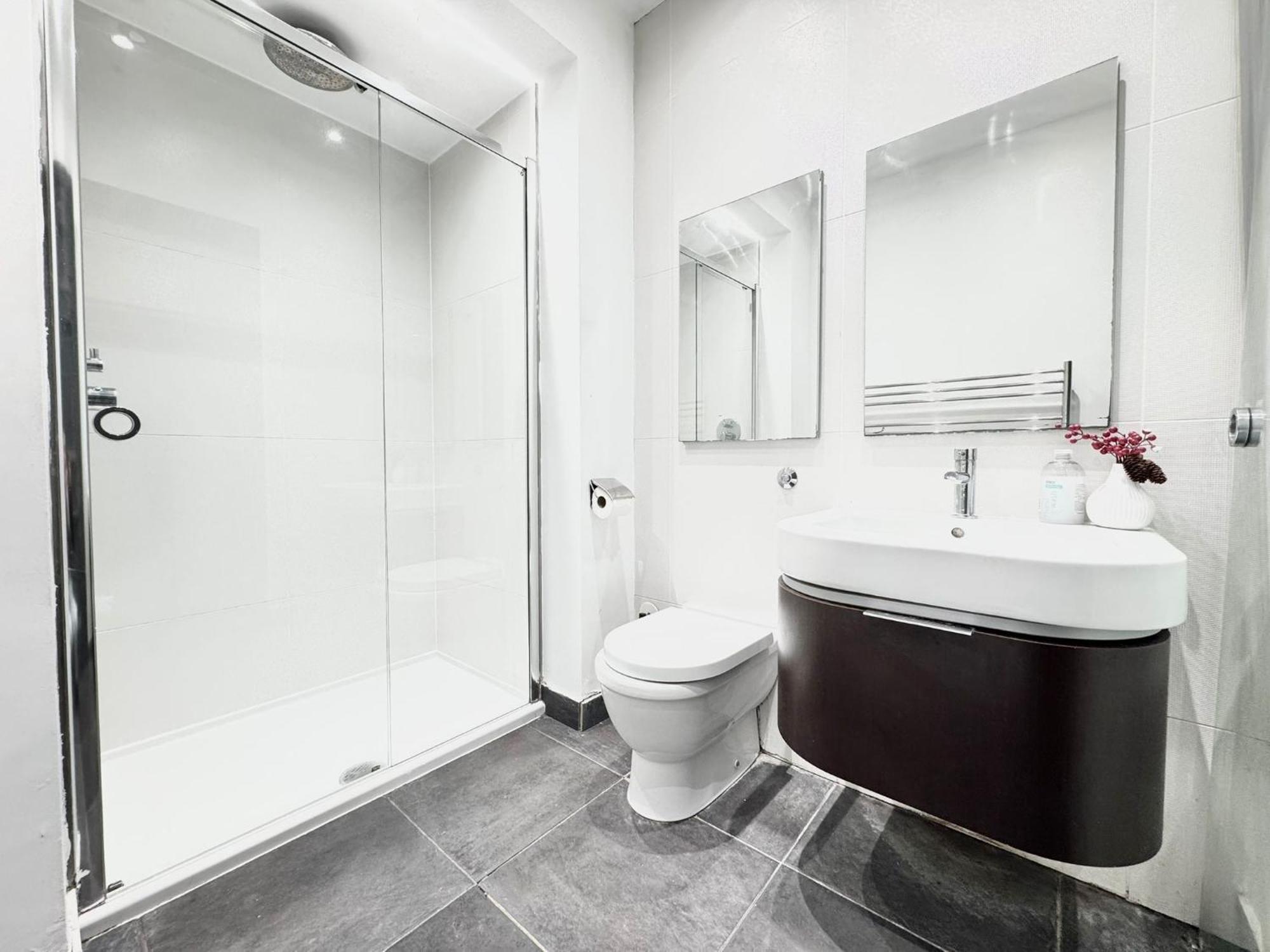 Spacious Hyde Park Family