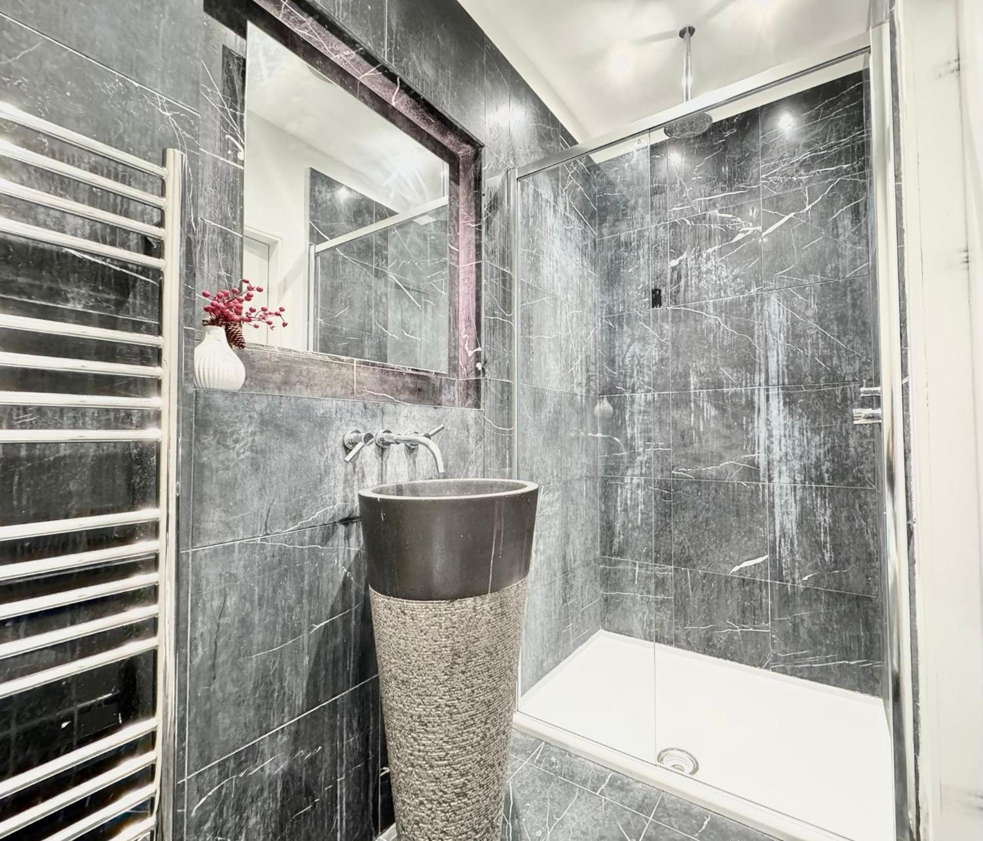 Spacious Hyde Park Family Apartment London