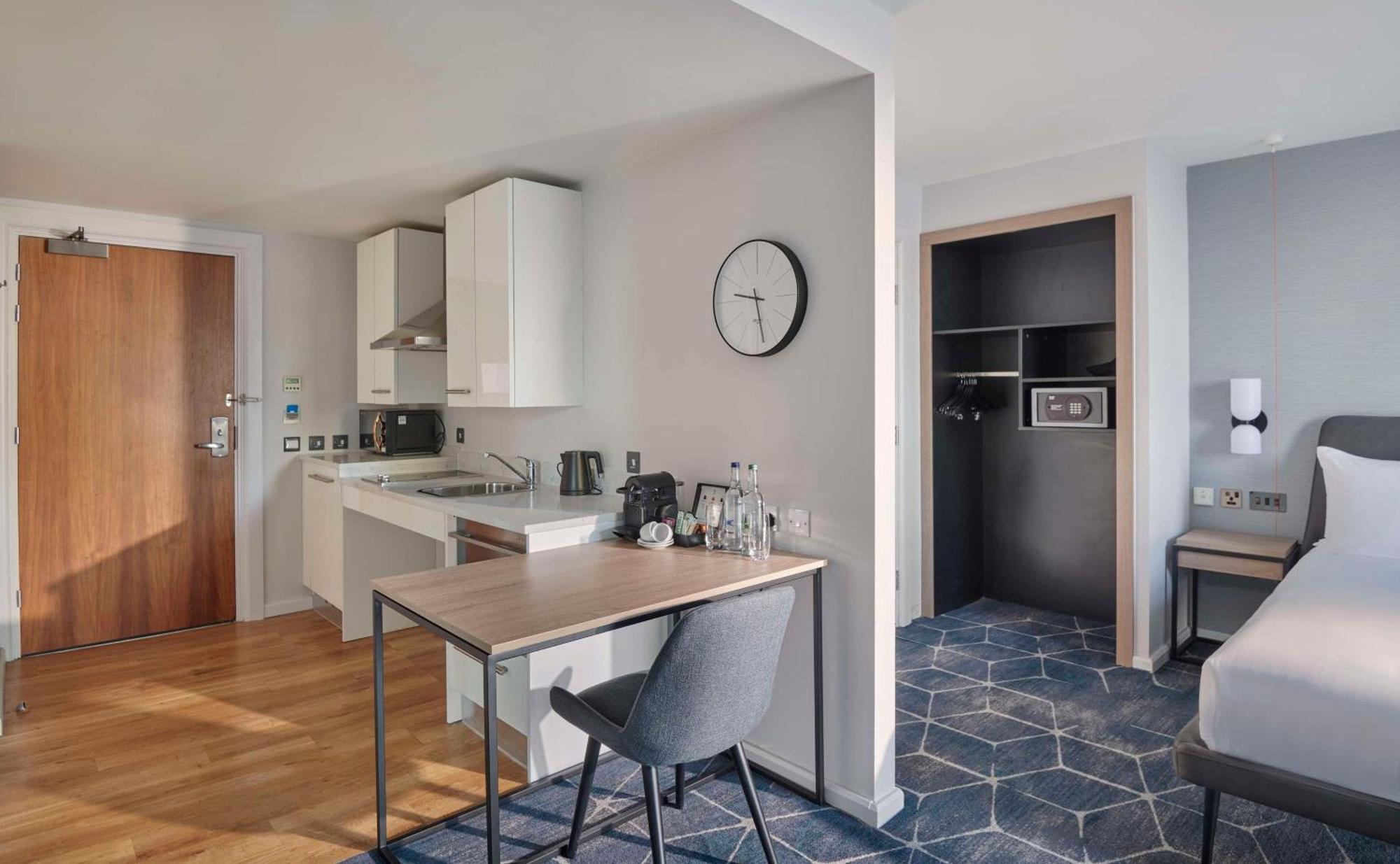 Hyatt House Stratford - 4*