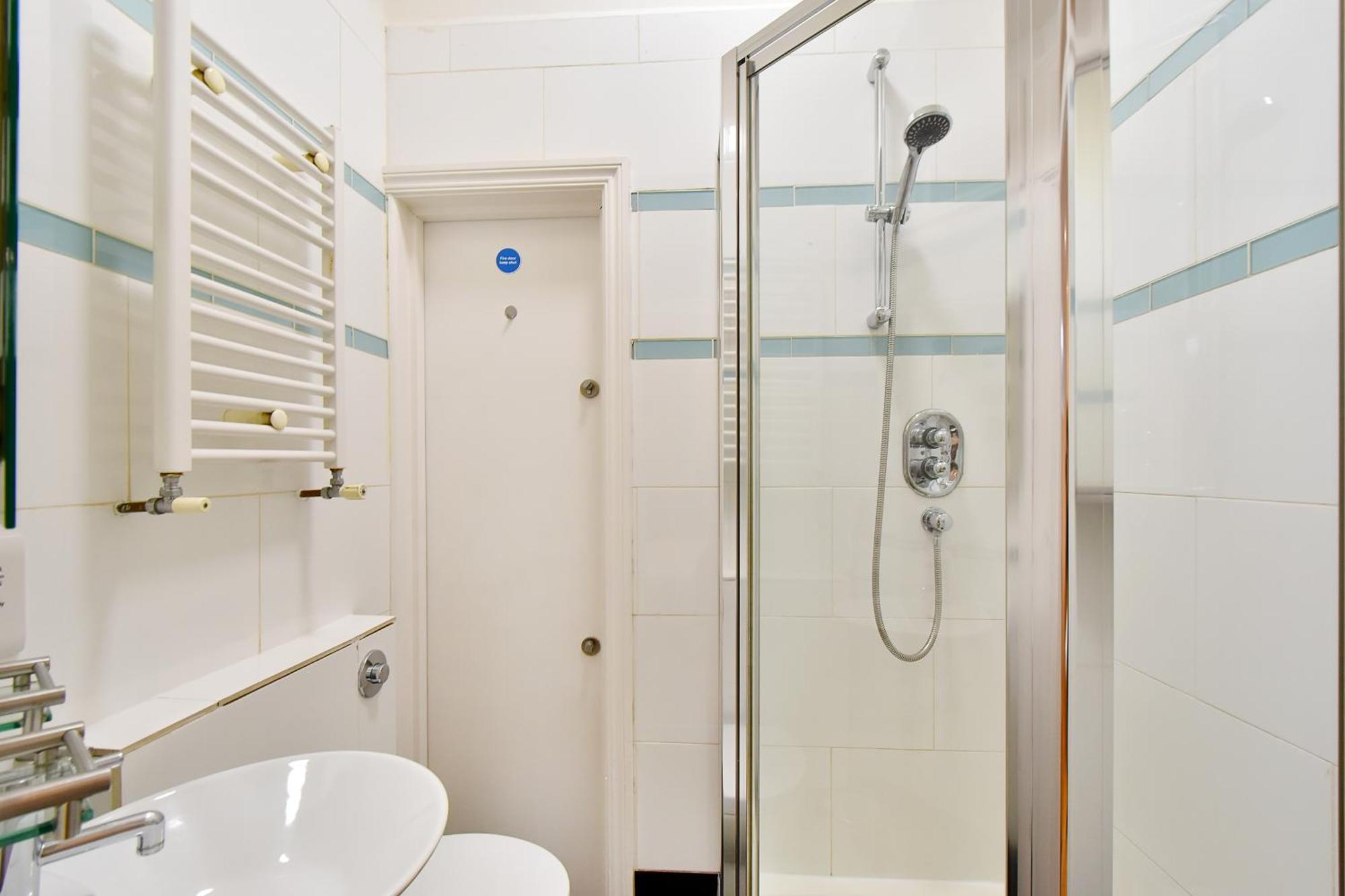 Apartment Large 3 Bed 3 Bath Apartment-