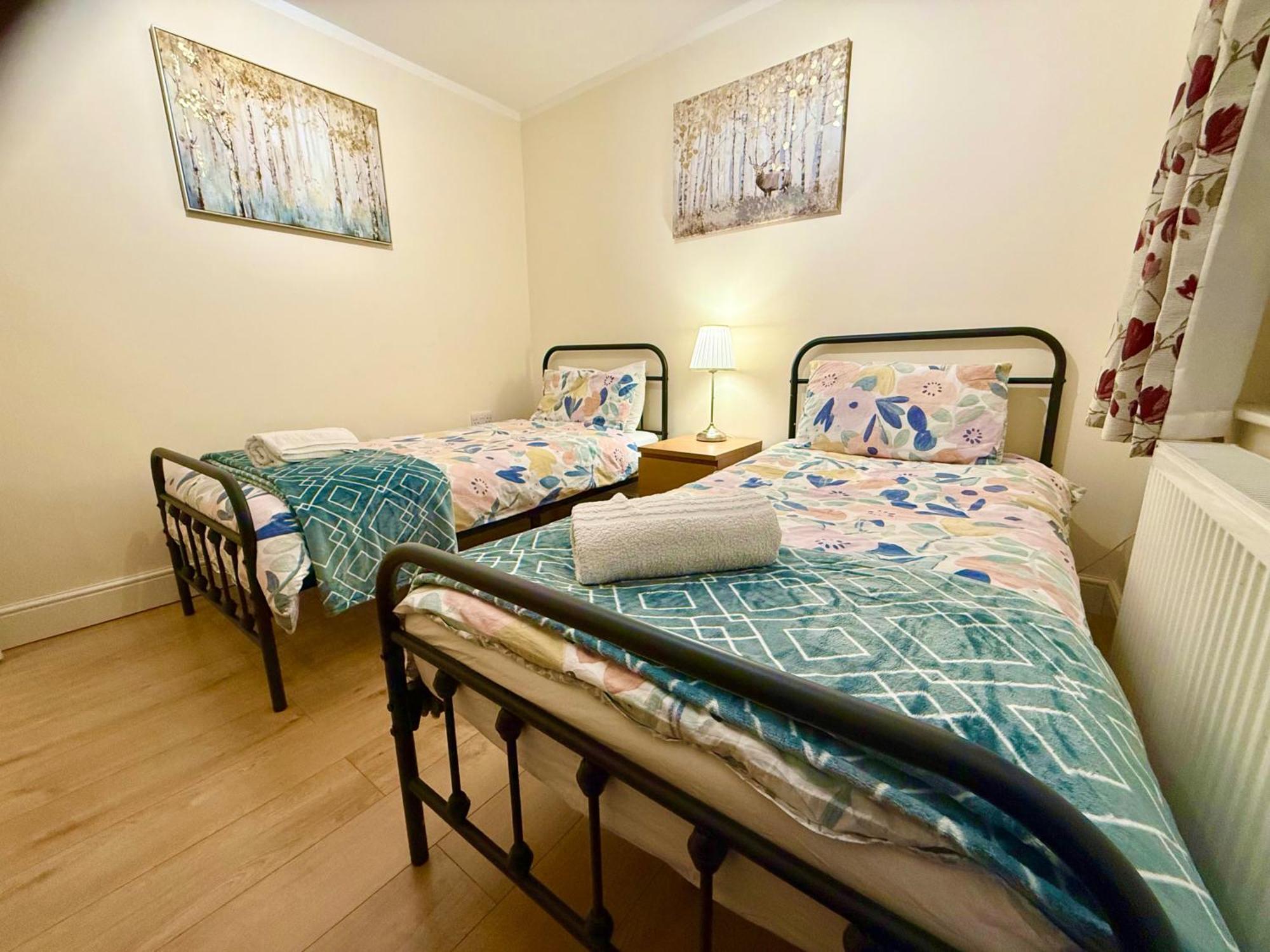 Apartment 1b-sleeps4-freeparking-pets-wifi-london