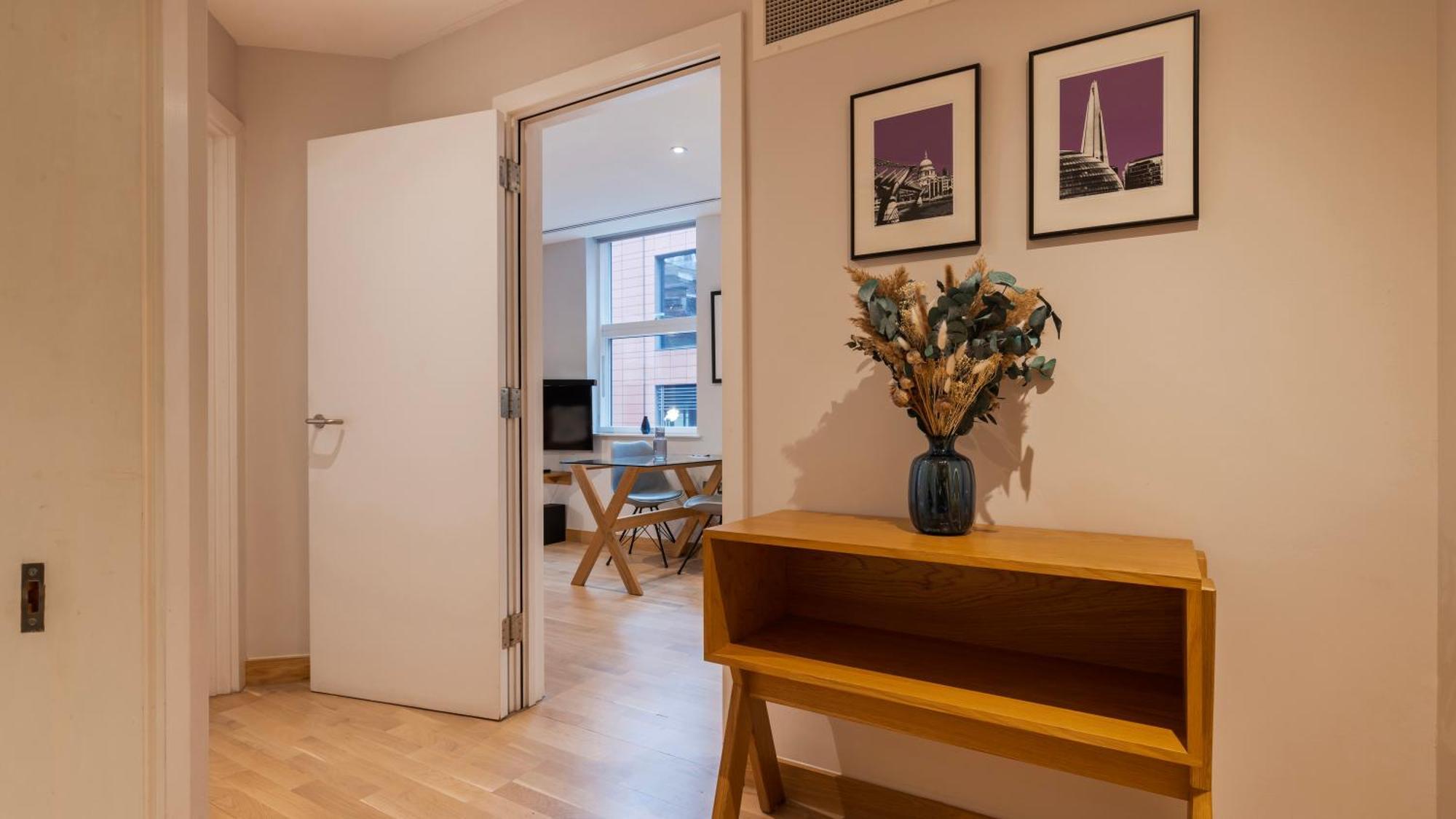 Barbican Serviced By Lovelystay