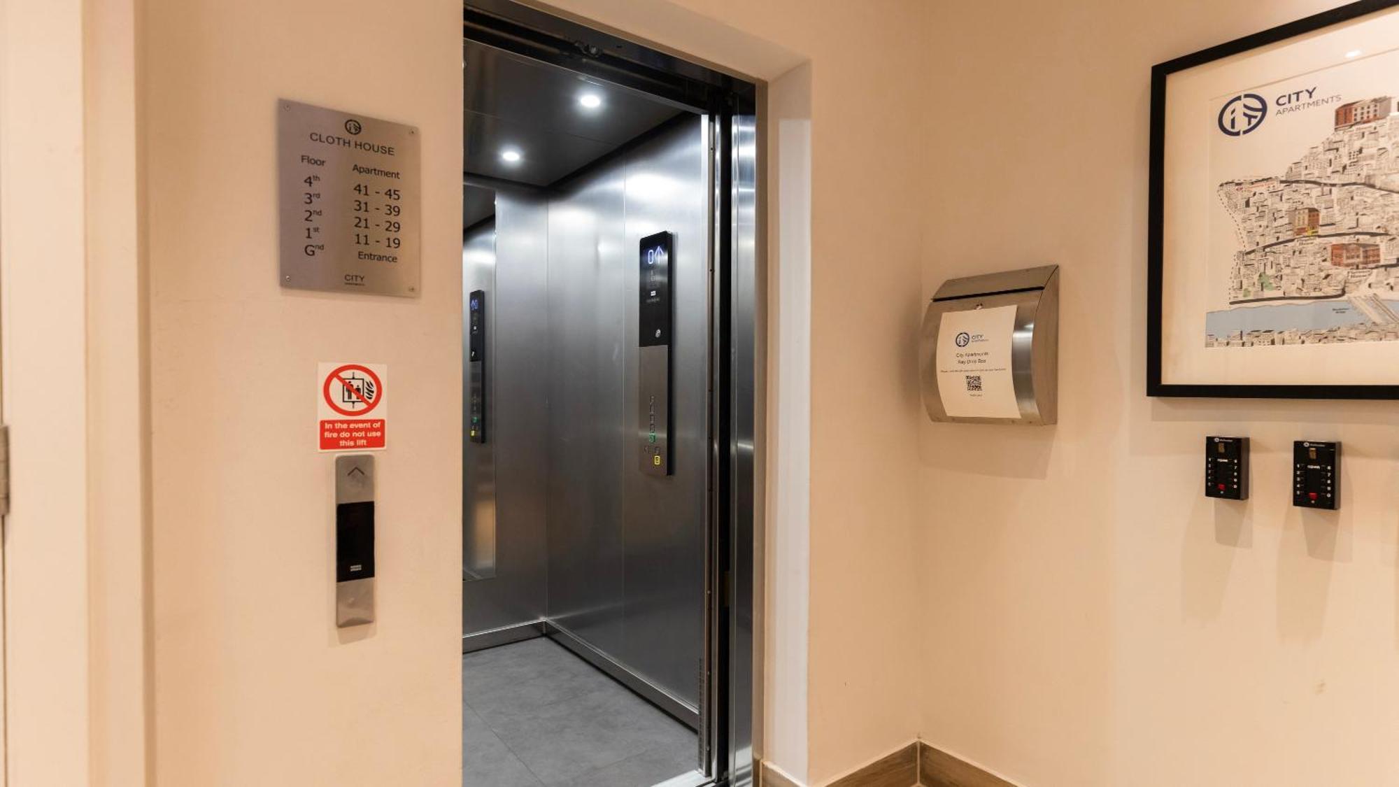 Barbican Serviced By Lovelystay Apartment *