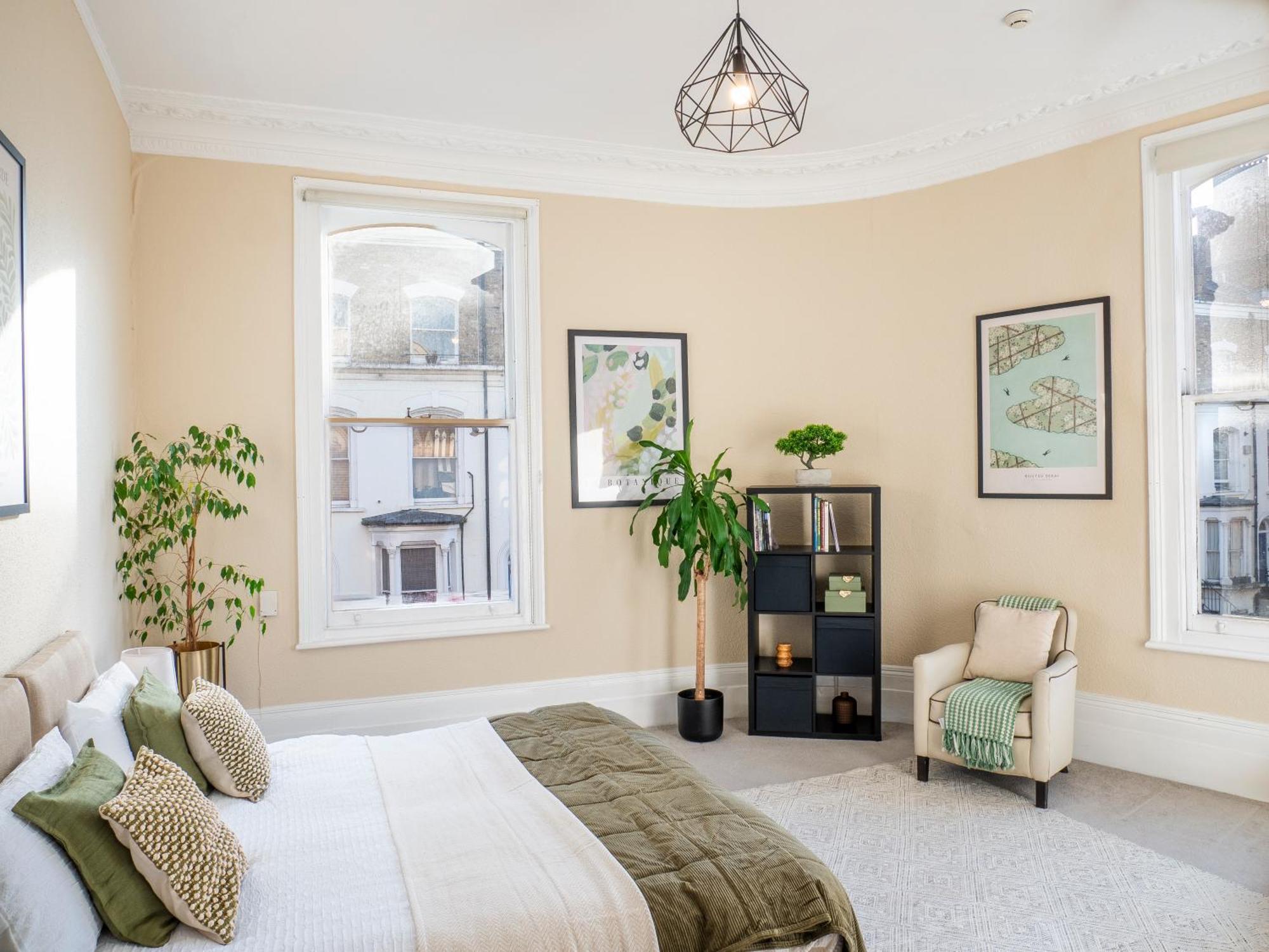 Bright Spacious Location!