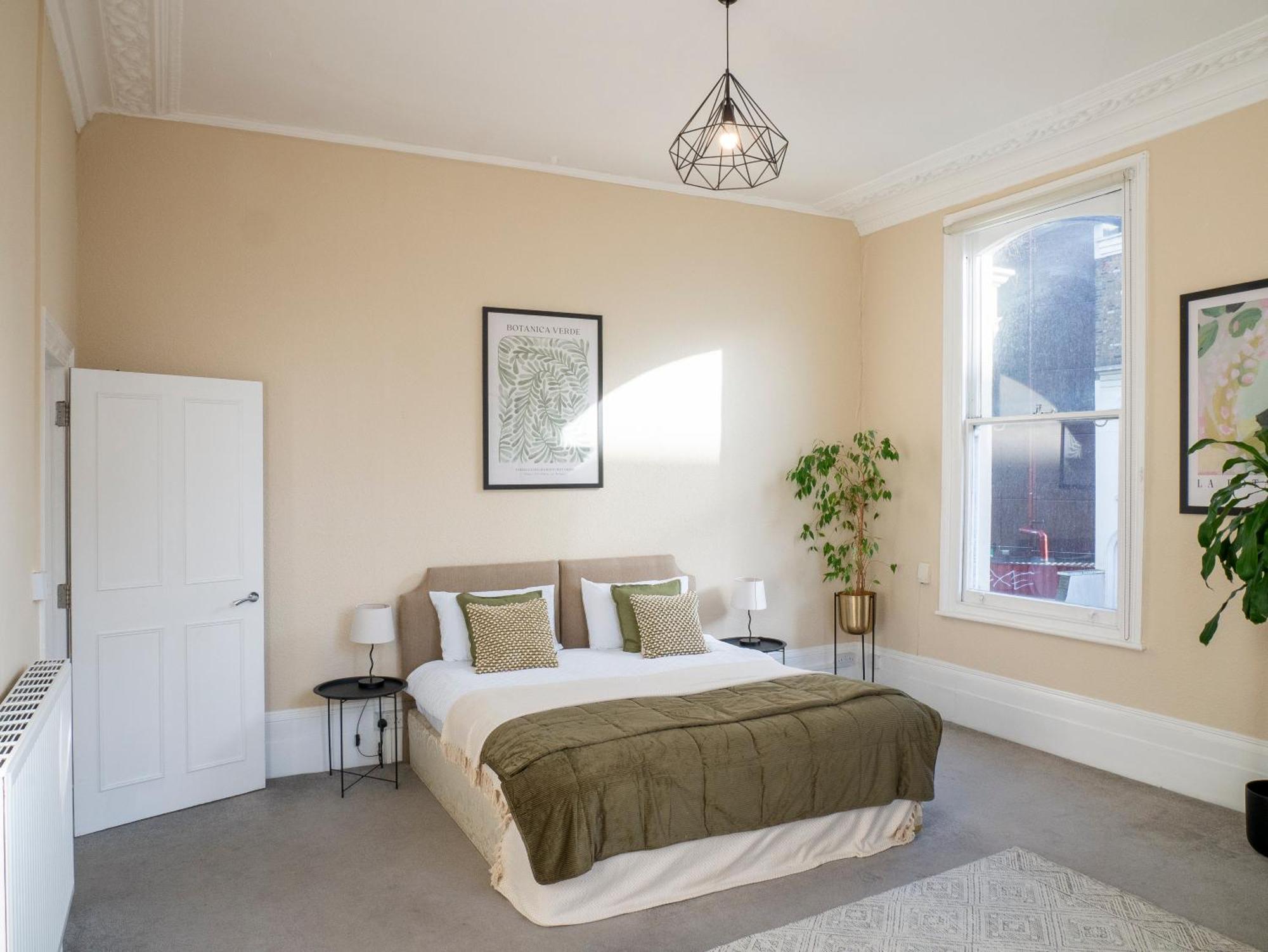 Apartment Bright Spacious Location! *
