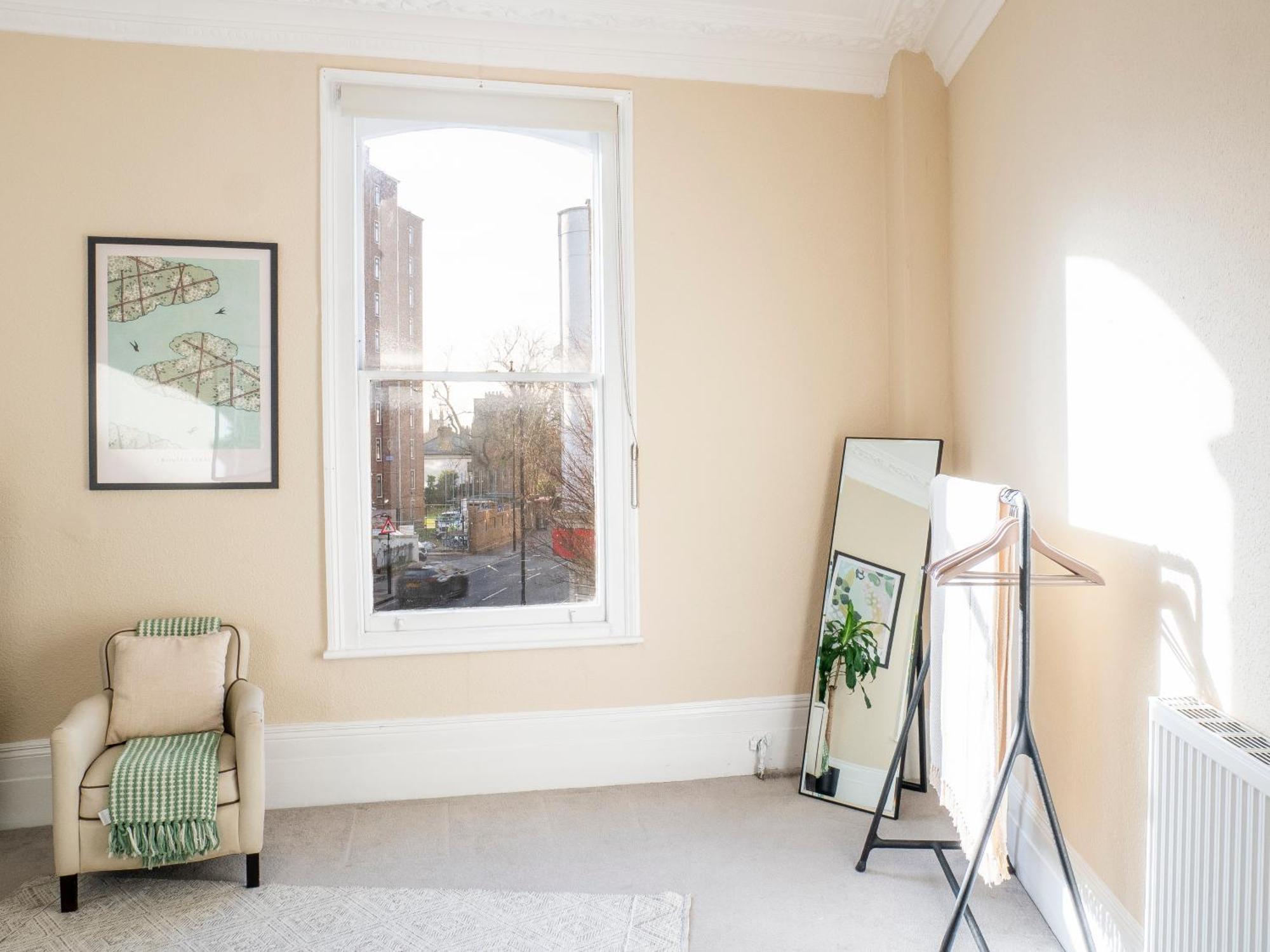 Bright Spacious Location!