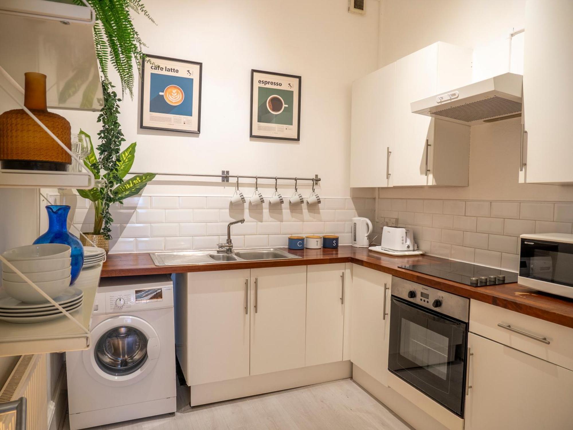 Bright Spacious Location! Apartment *