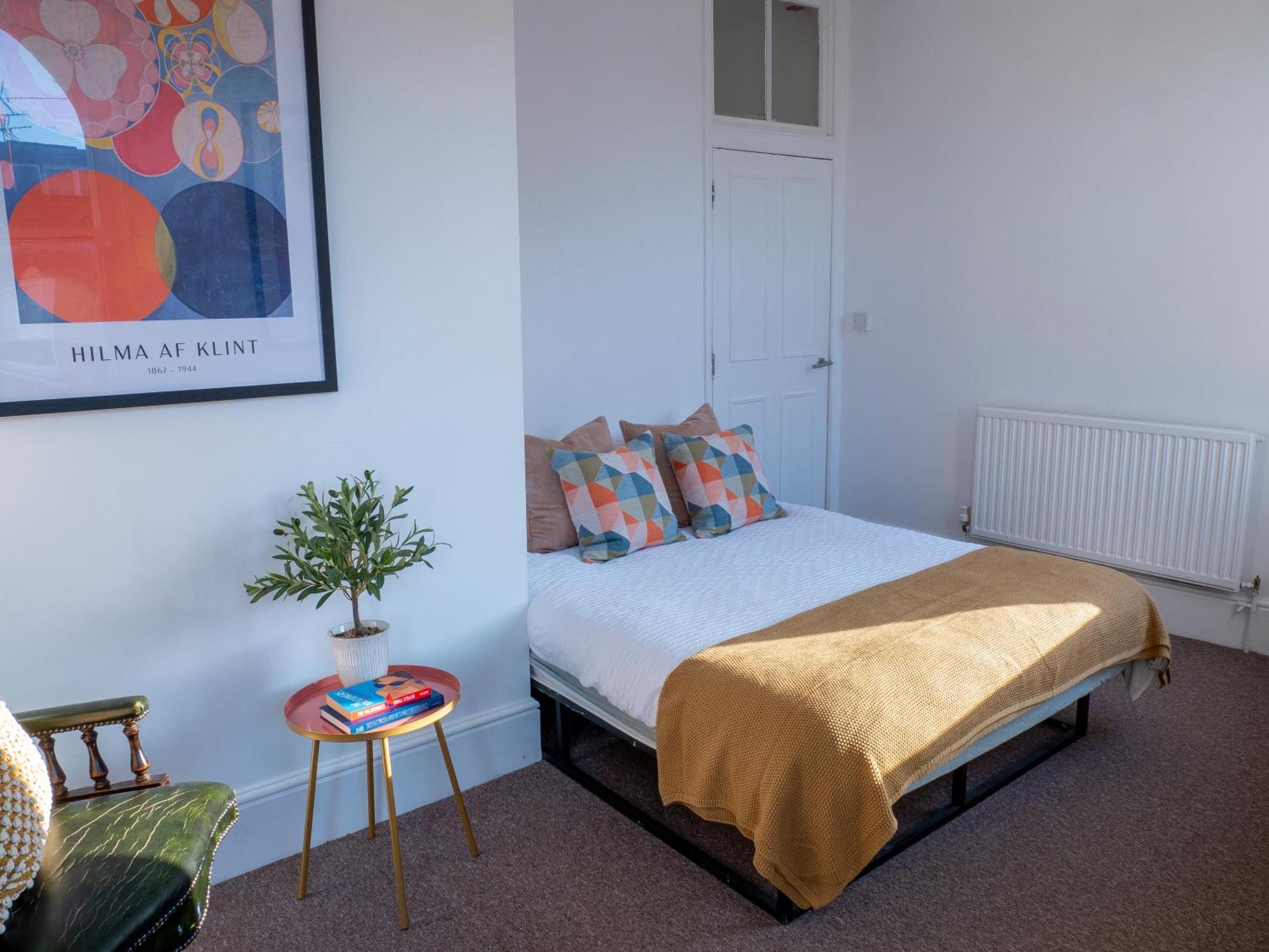 Bright Spacious Location! Apartment London