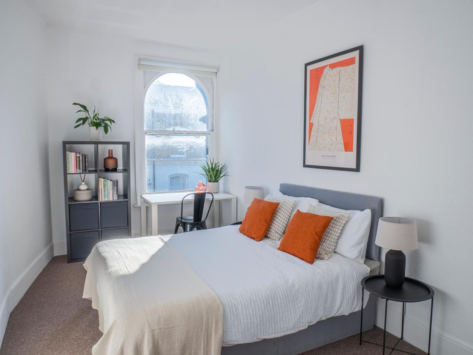 Bright Spacious Location! Apartment *