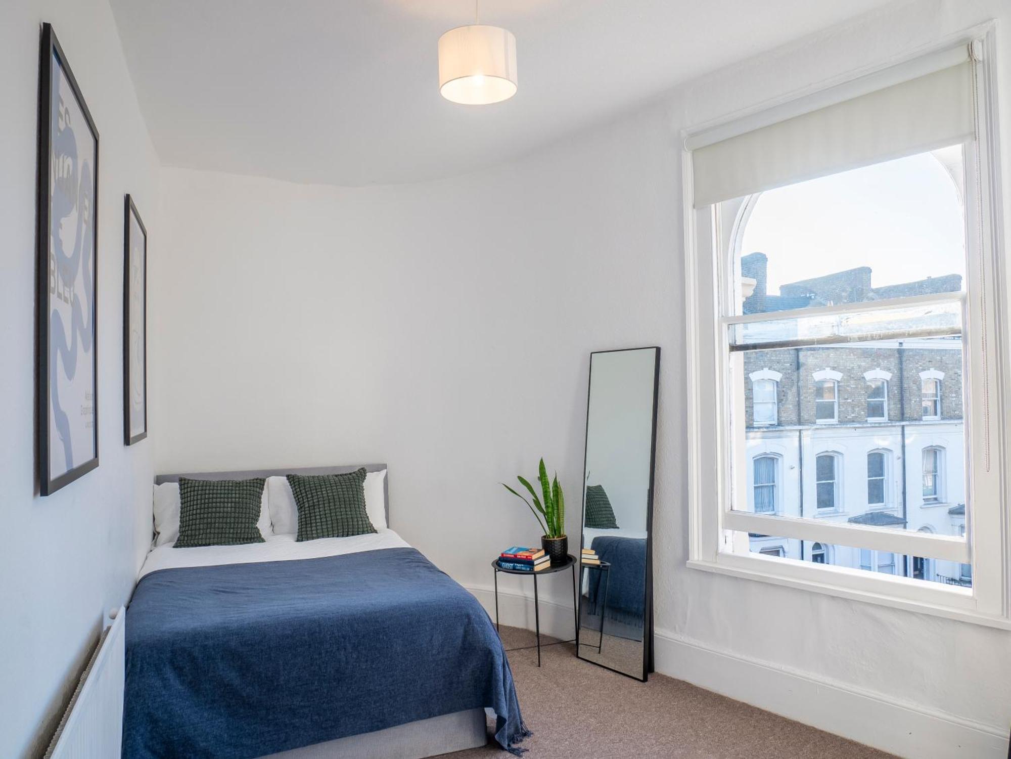 Bright Spacious Location! Apartment