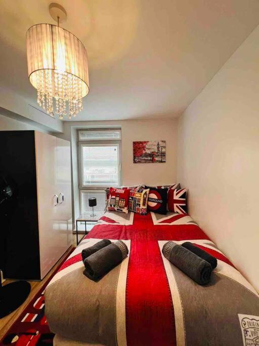 - Flat In Apartment London