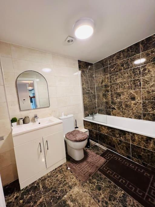 Apartment - Flat In London