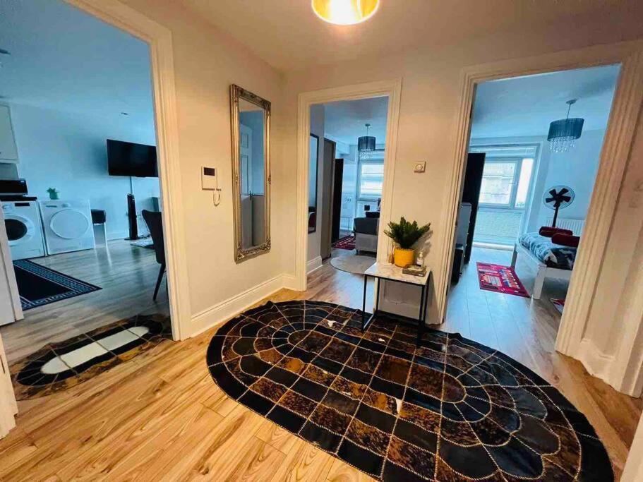 Apartment - Flat In *