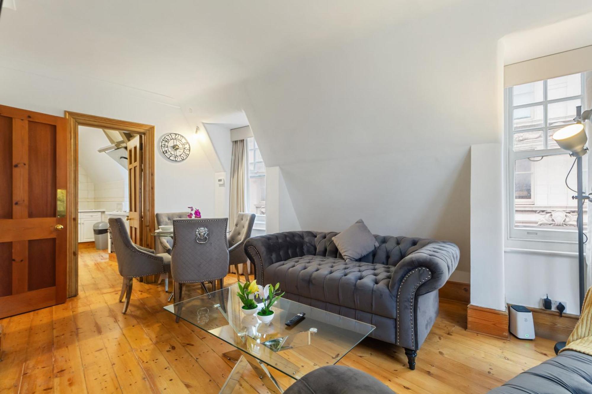 Elegant 3-bedroom In The Heart Of Piccadilly Circus No Lift- 4gl Leilighet *