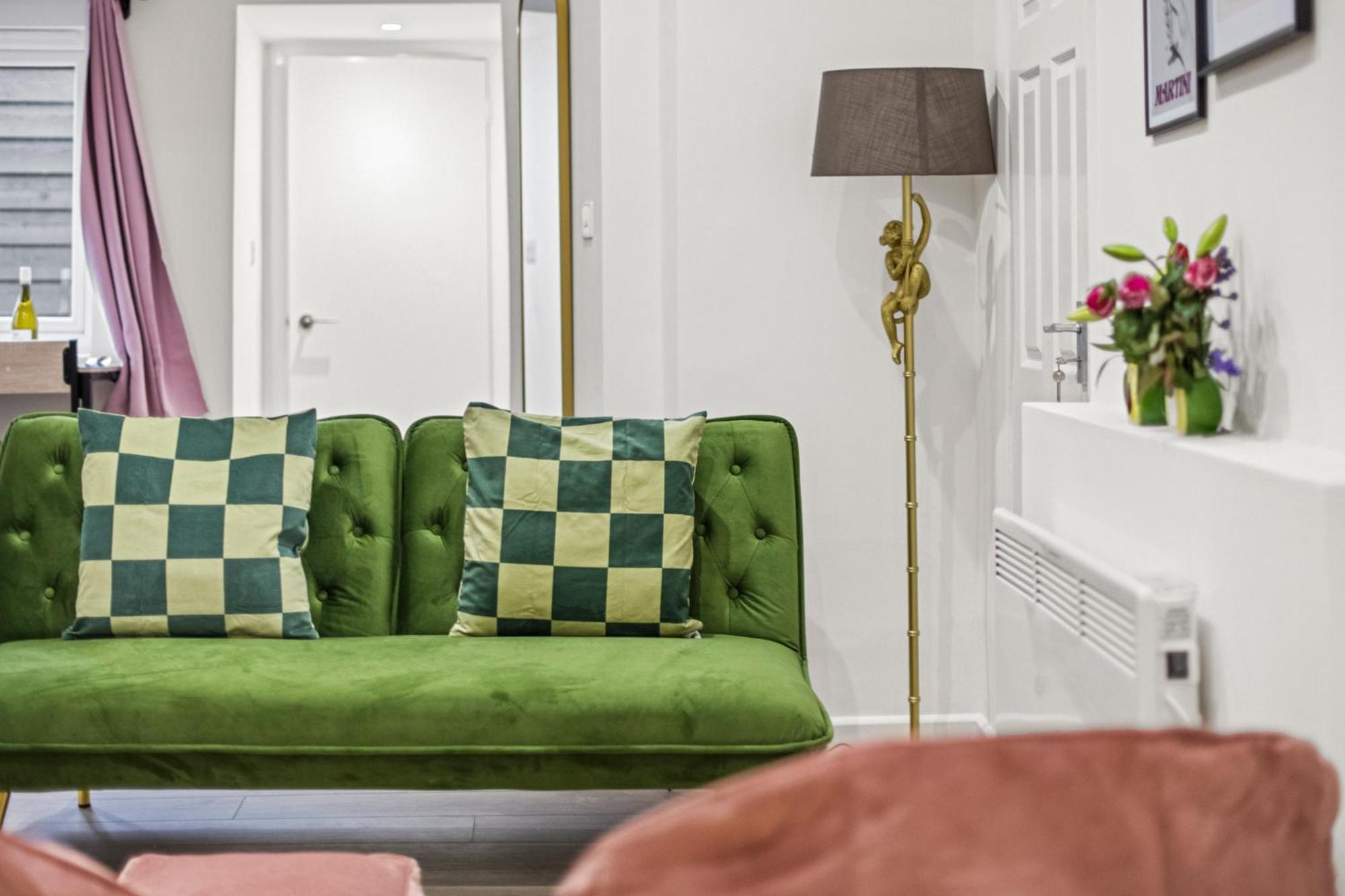 Convenient In Greenwich By 53 Degrees Property, Ideal For Long Stays, Location! Vakantiehuis *