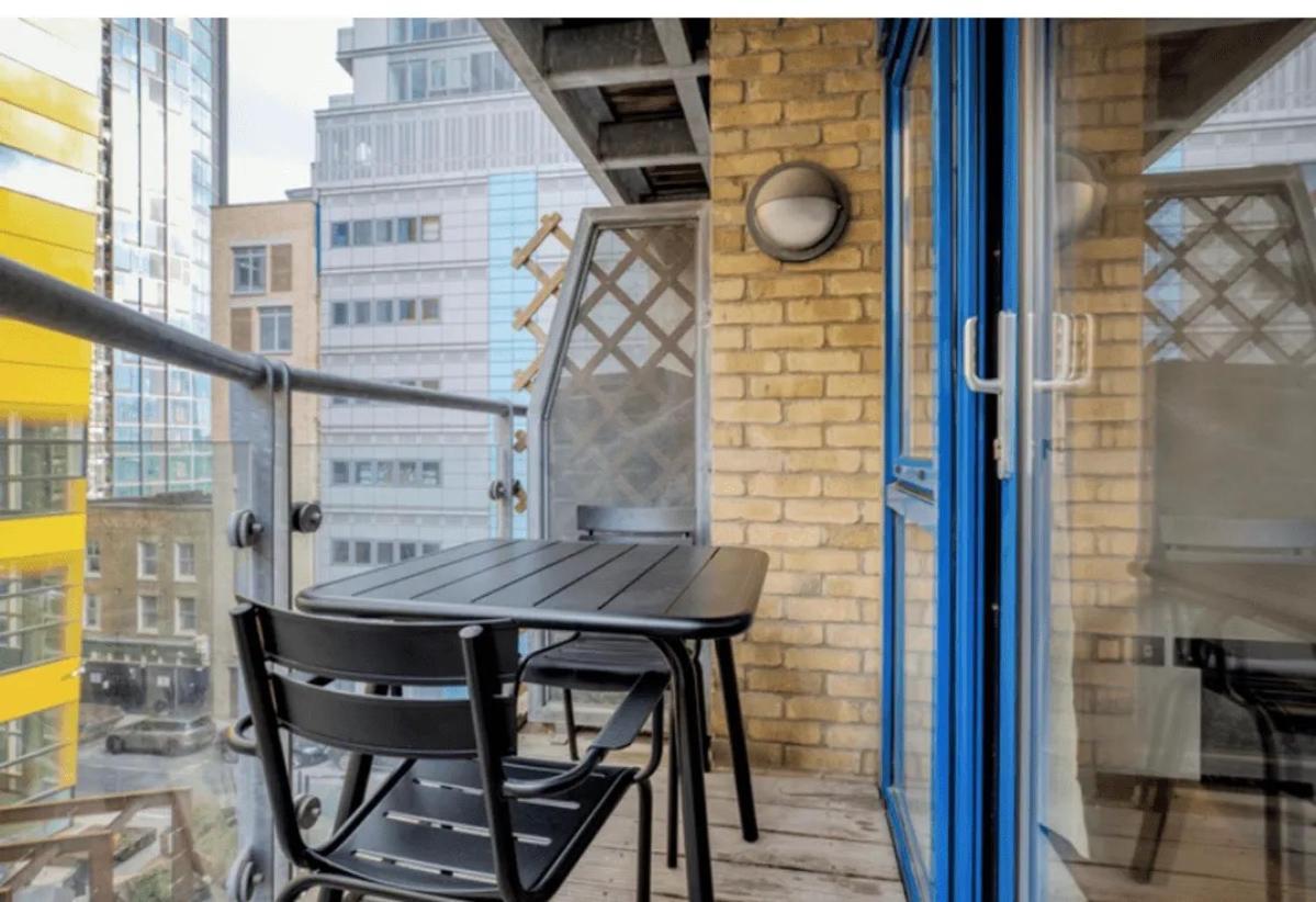 Londwell, Canary Wharf Riverside Retreat, Balcony & Views Leilighet