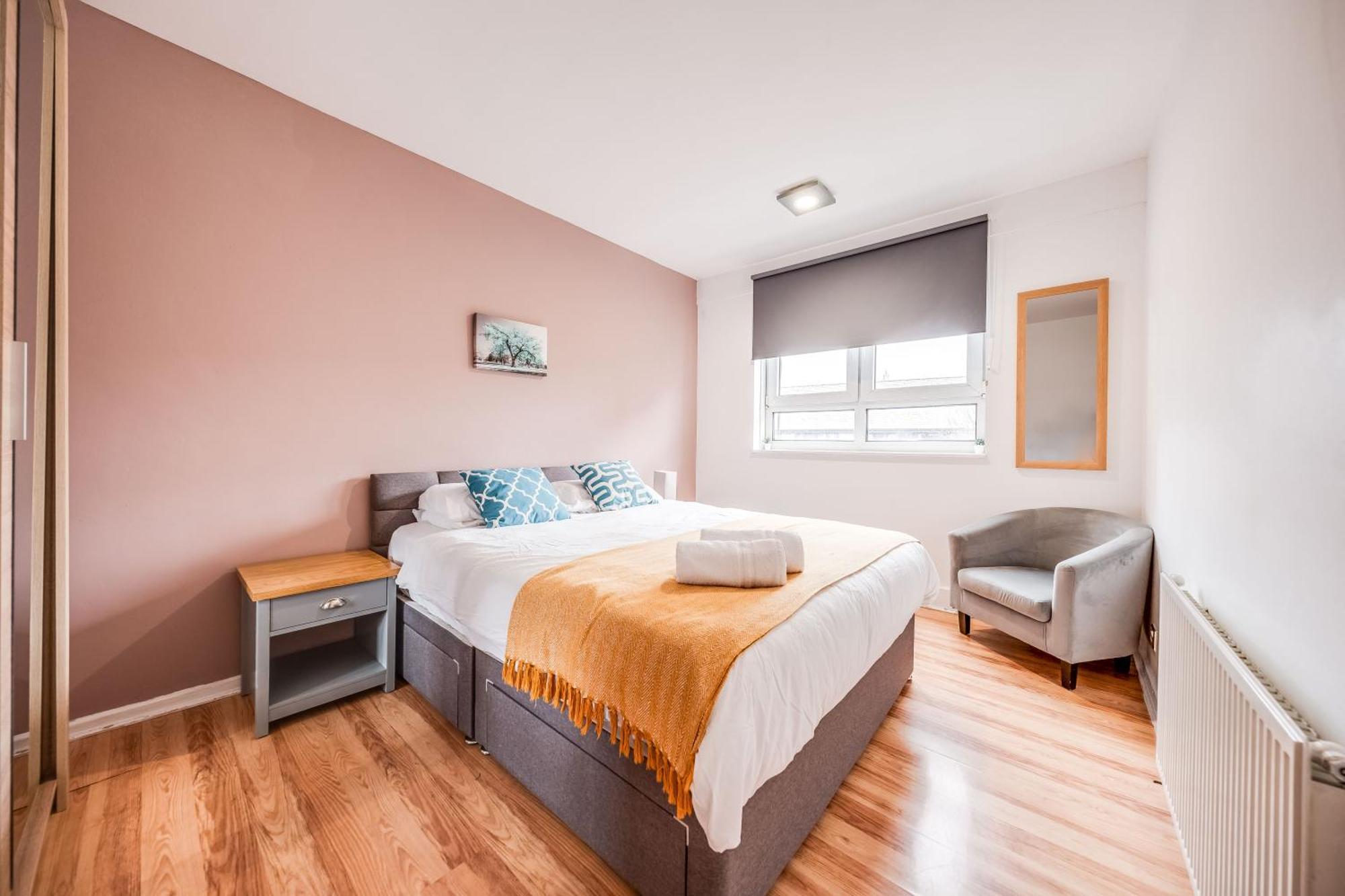 Leo's Place In Mile End 2 Double Beds, 1 Bunk Bed, Max 6, Spacious, Ideal For Families * London