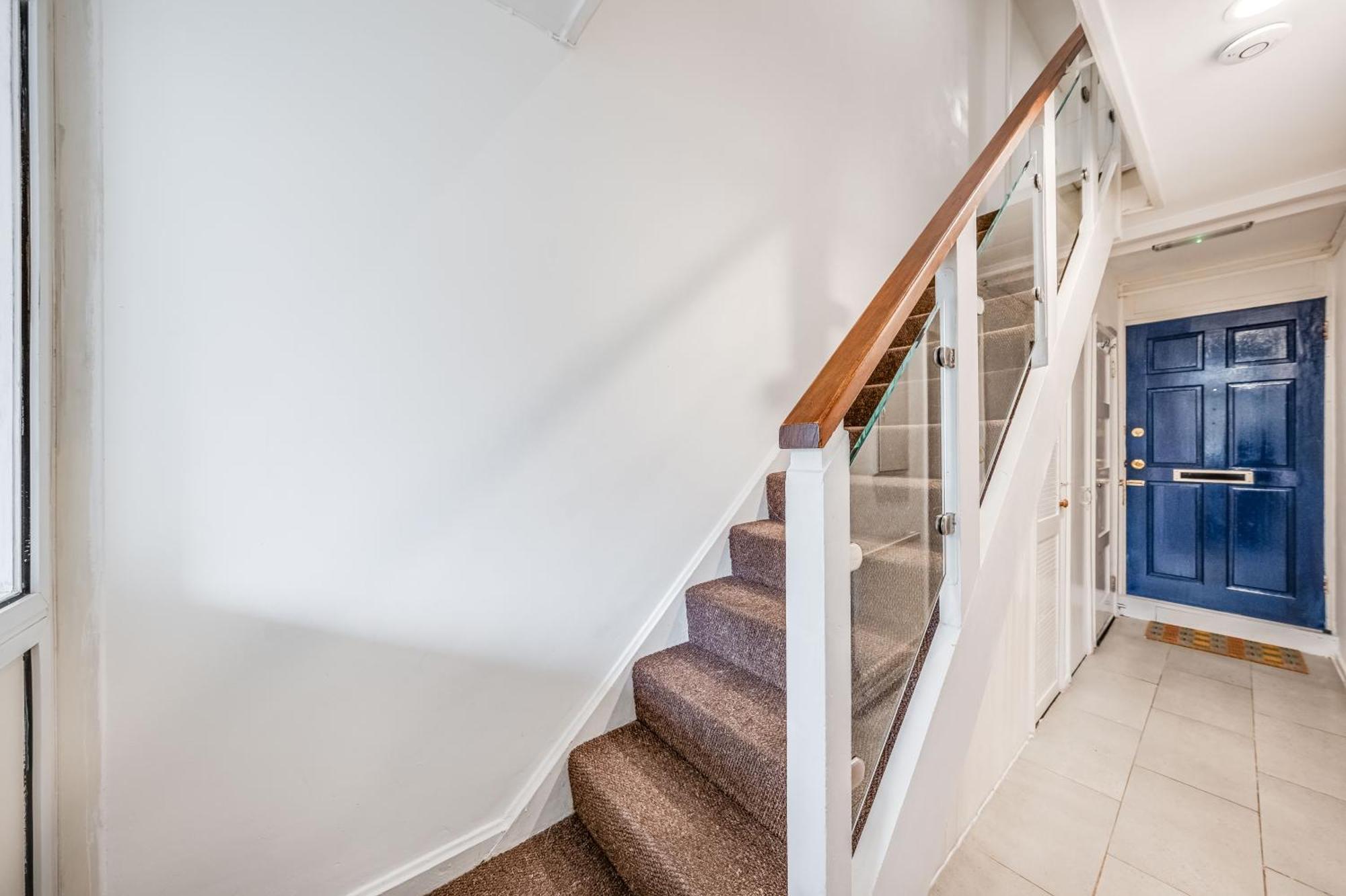 Leo's Place In Mile End 2 Double Beds, 1 Bunk Bed, Max 6, Spacious, Ideal For Families
