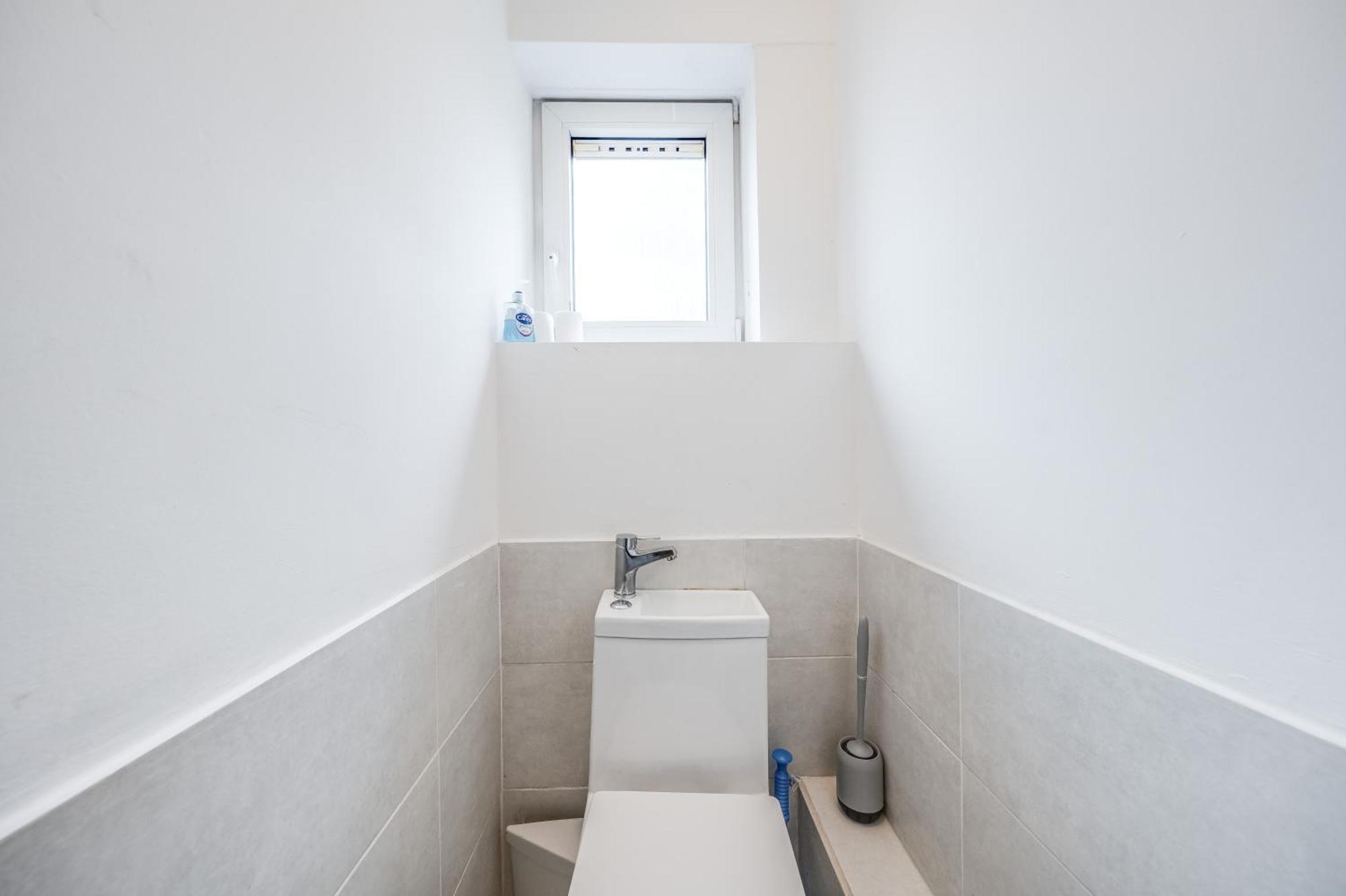 Leo's Place In Mile End 2 Double Beds, 1 Bunk Bed, Max 6, Spacious, Ideal For Families Apartment London