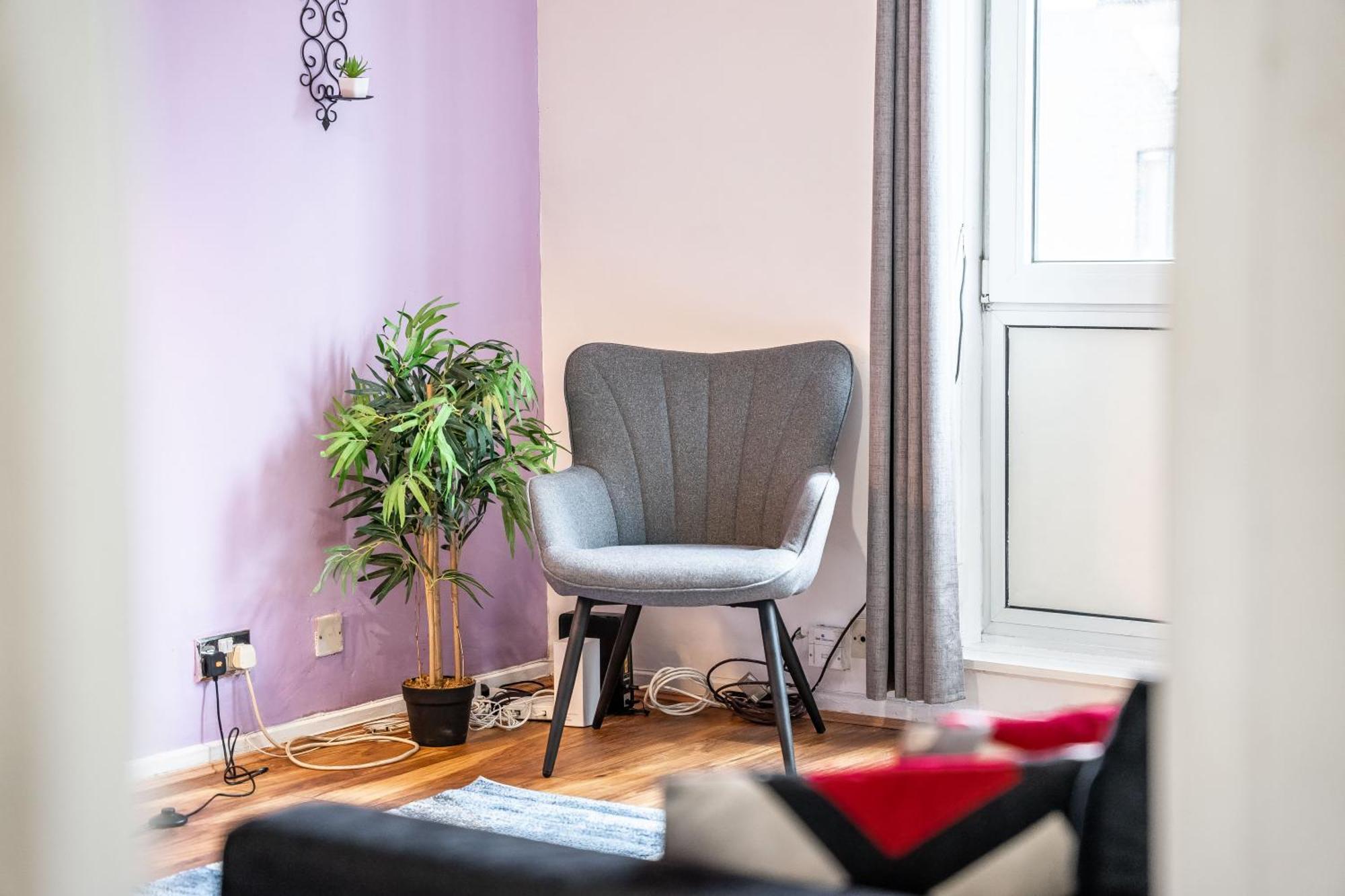 Leo's Place In Mile End 2 Double Beds, 1 Bunk Bed, Max 6, Spacious, Ideal For Families London