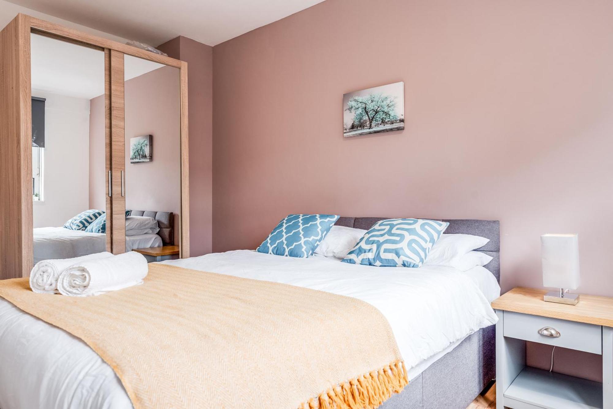 Leo's Place In Mile End 2 Double Beds, 1 Bunk Bed, Max 6, Spacious, Ideal For Families Apartment London