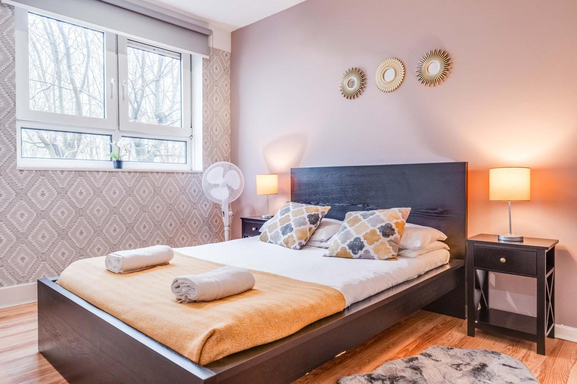 Leo's Place In Mile End 2 Double Beds, 1 Bunk Bed, Max 6, Spacious, Ideal For Families London