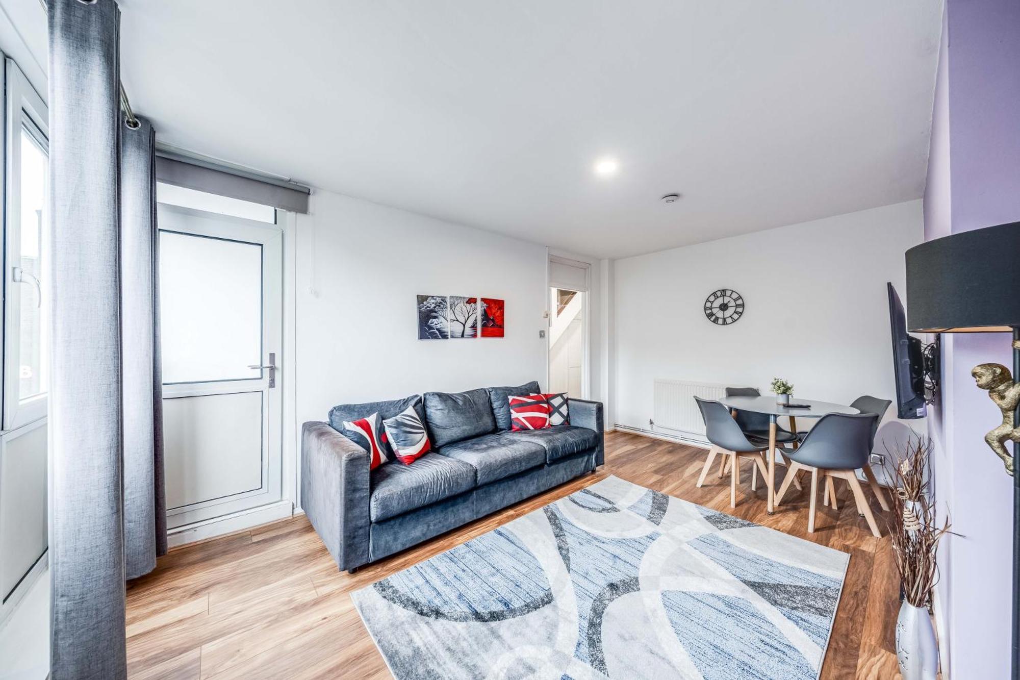 Leo's Place In Mile End 2 Double Beds, 1 Bunk Bed, Max 6, Spacious, Ideal For Families