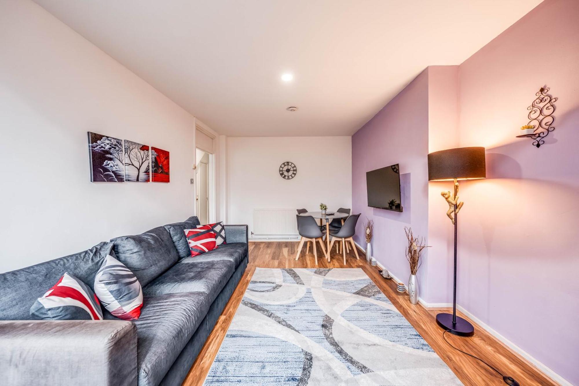 Apartment Leo's Place In Mile End 2 Double Beds, 1 Bunk Bed, Max 6, Spacious, Ideal For Families *