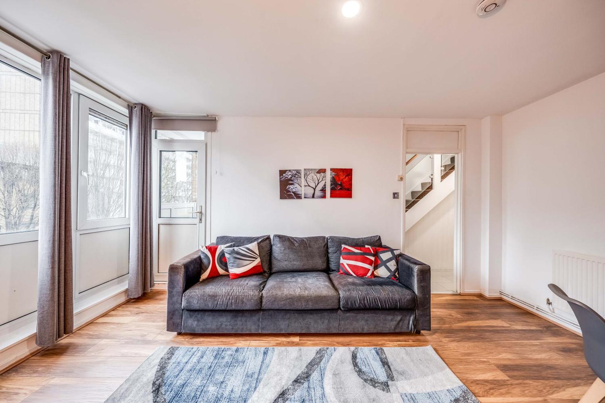 Apartment Leo's Place In Mile End 2 Double Beds, 1 Bunk Bed, Max 6, Spacious, Ideal For Families London